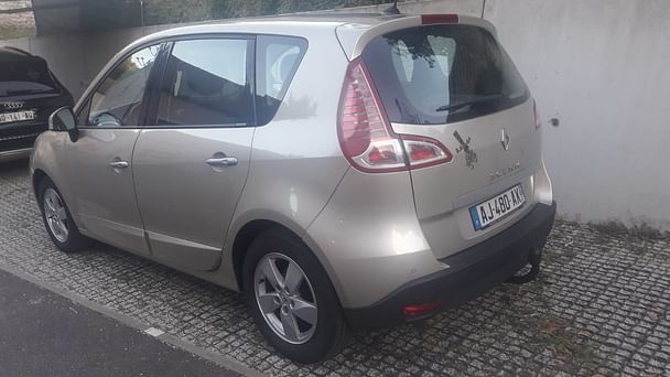 Renault Scénic avec Coffre de toit