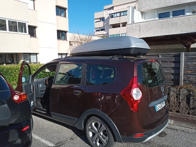 Dacia Lodgy avec Siège bébé