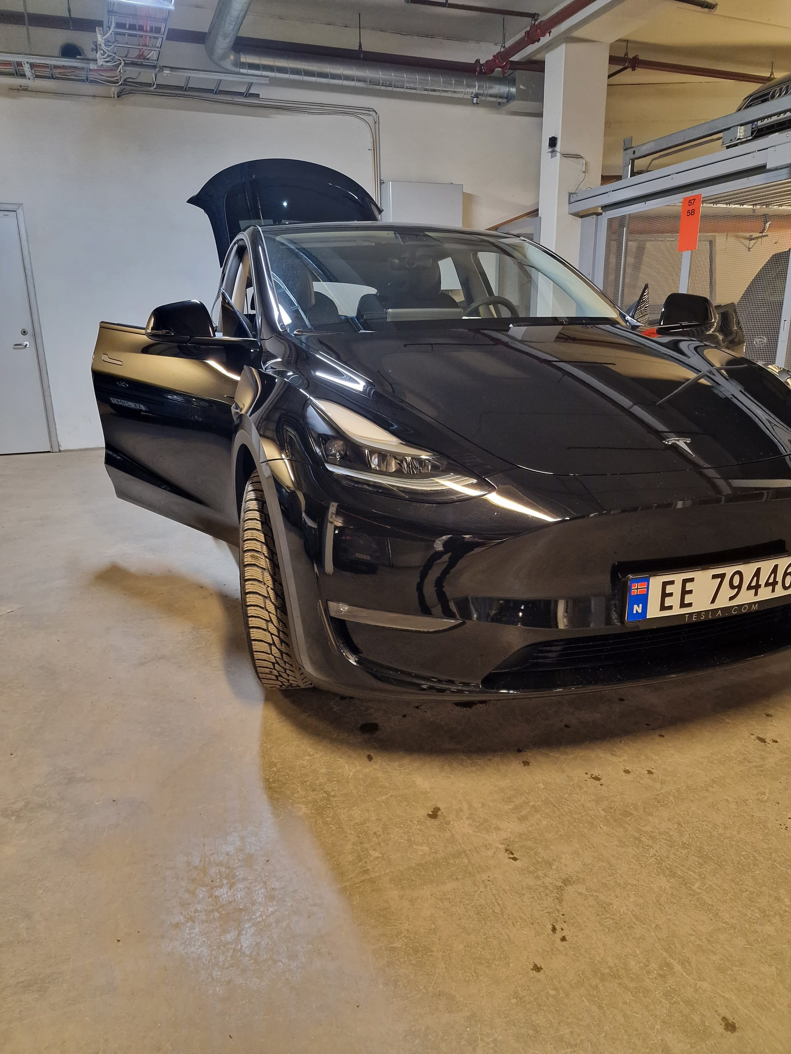 Tesla Model Y Long range 560 km med vinter dekk 530 med sommer dekk, 2022, Elektrisk, automatisk