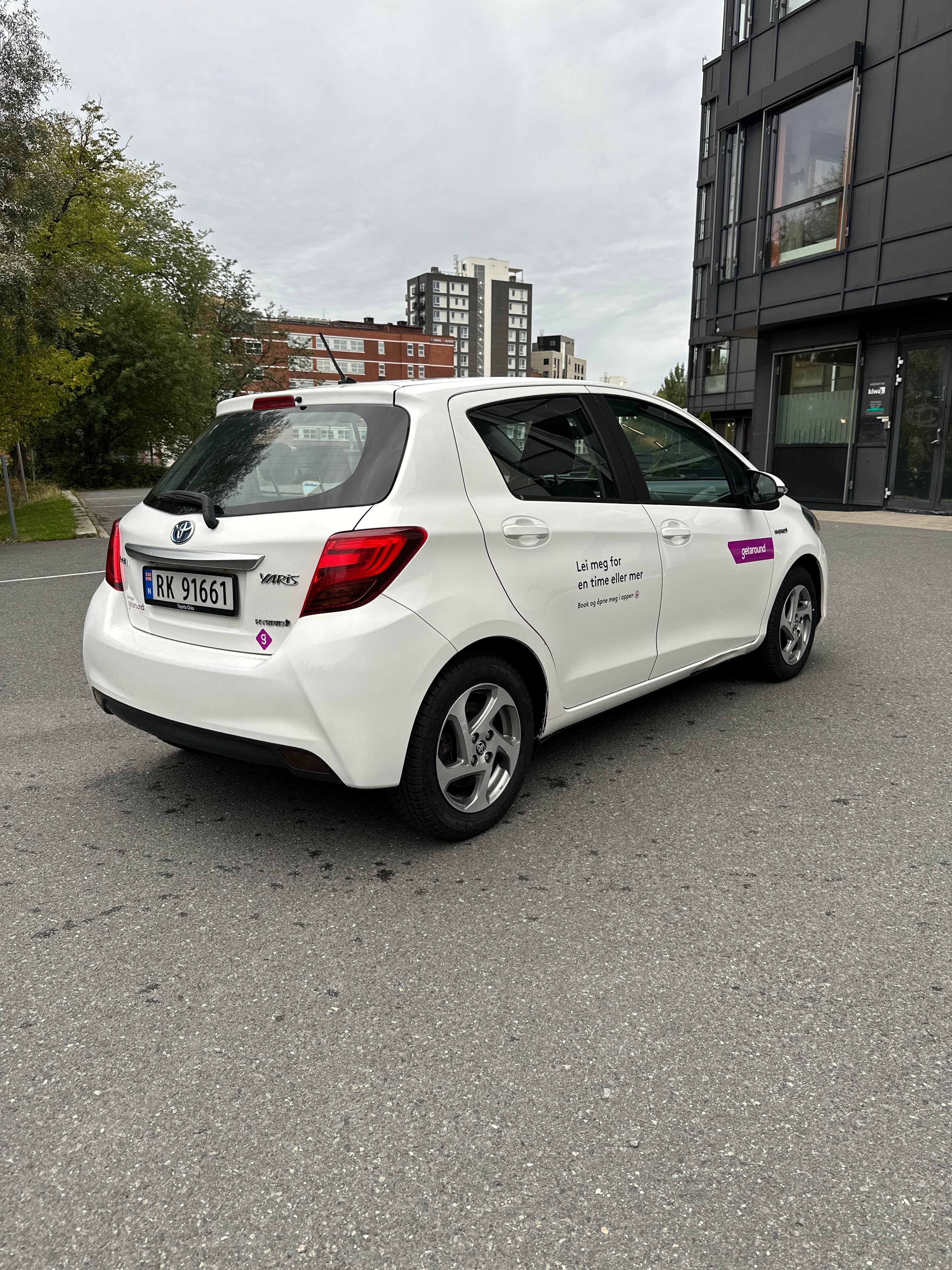 Toyota Yaris Hybrid with Air conditioning