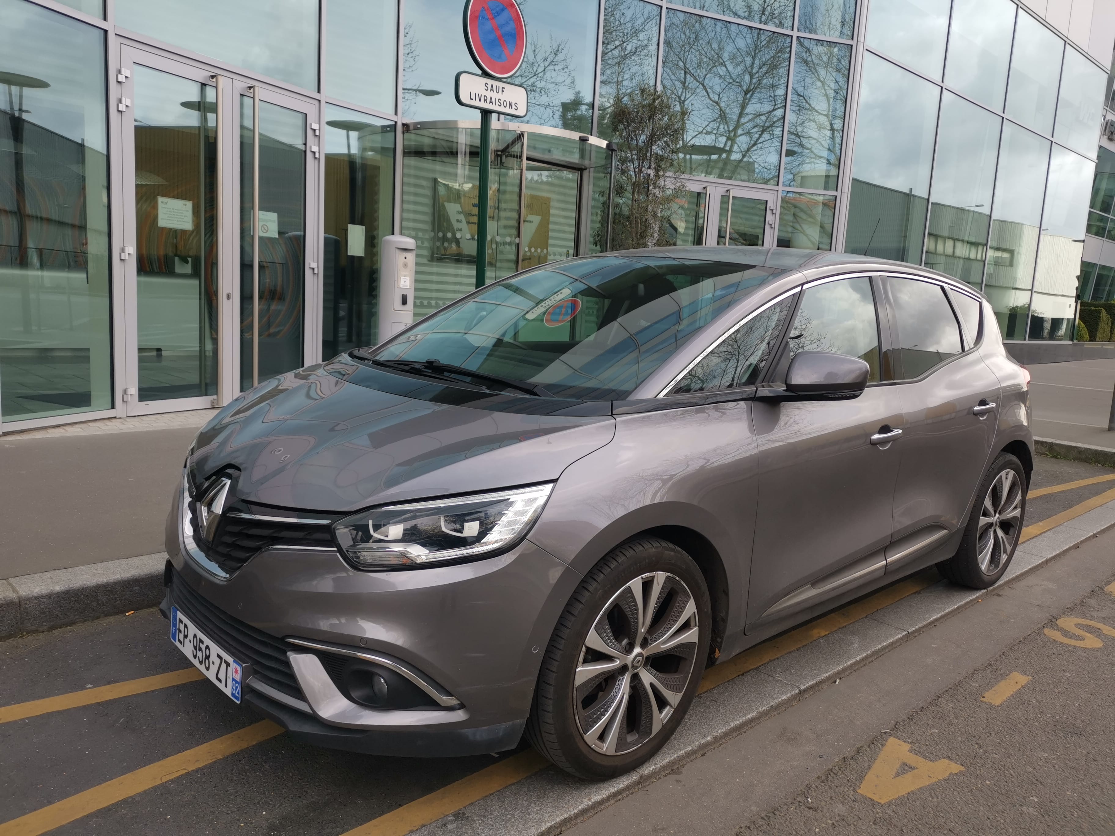 Renault Scenic, 2017, Essence 98