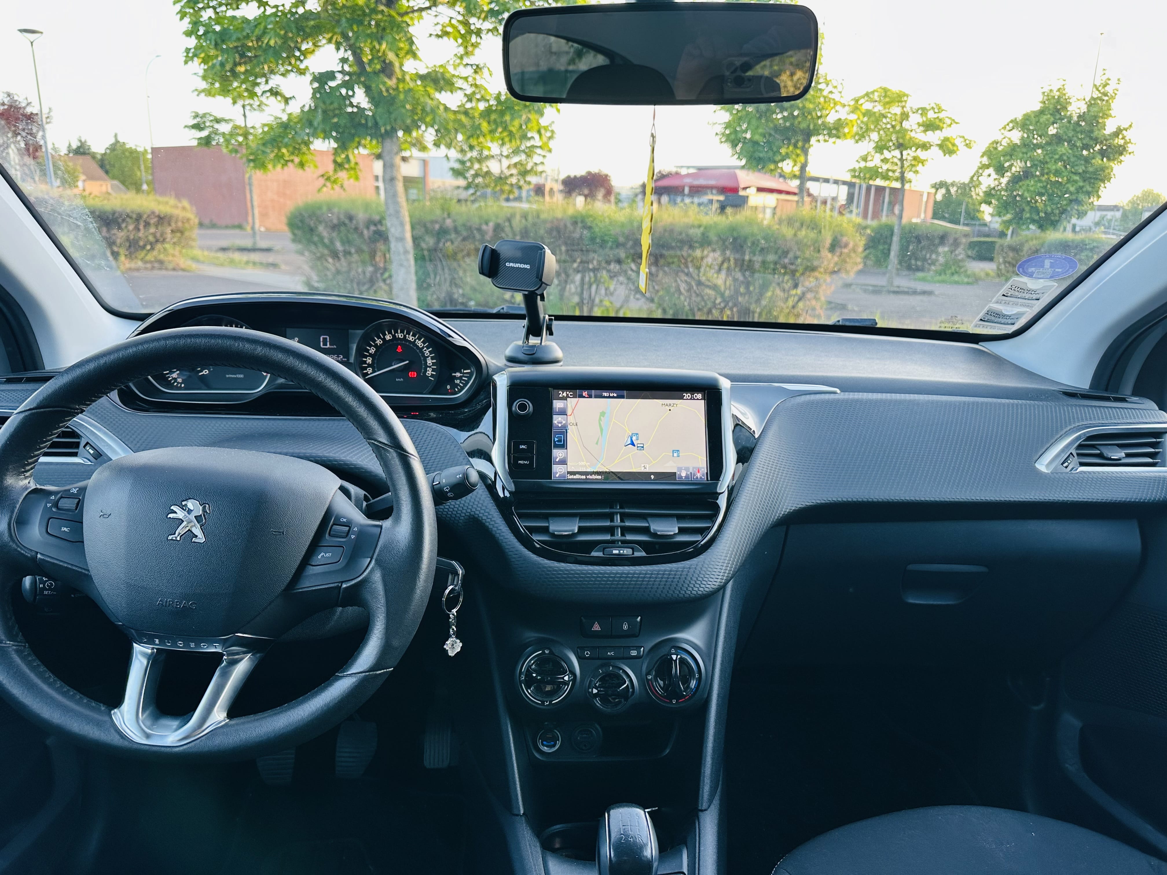 Peugeot 208 avec Siège bébé