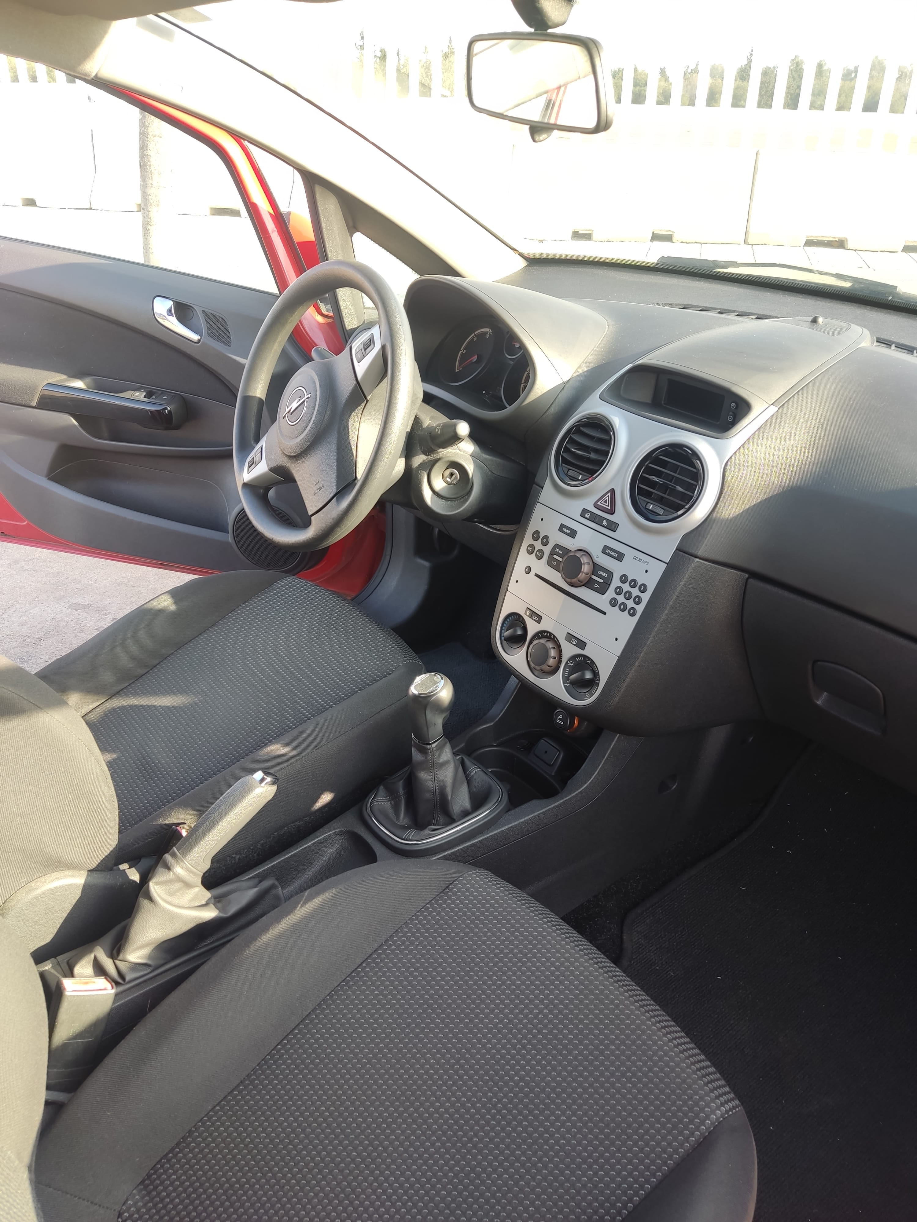 Opel Corsa con Radio 