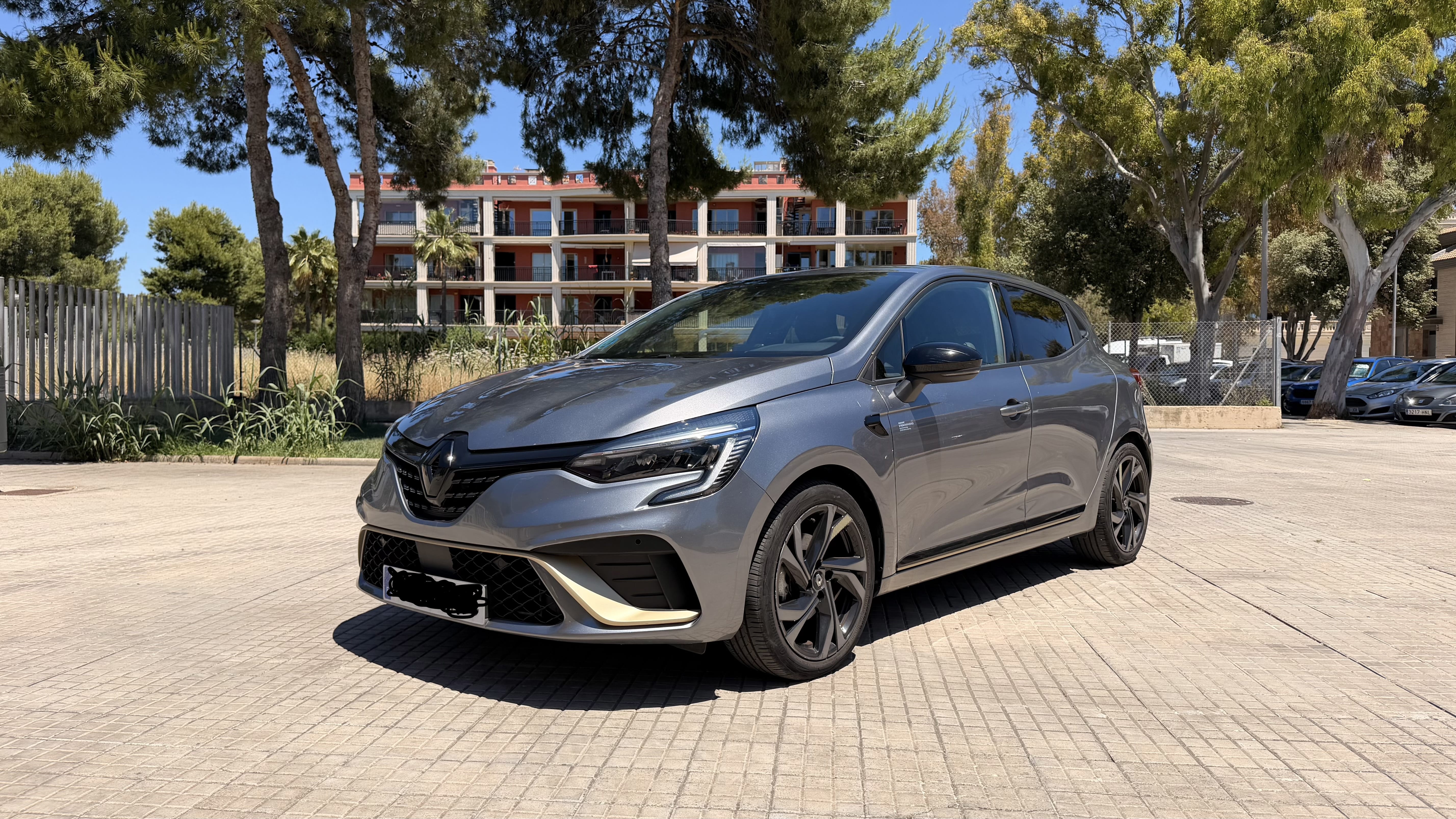 Renault Clio E-tech, 2023, Gasolina 95 / Elektrisk (hybrid), automatisk