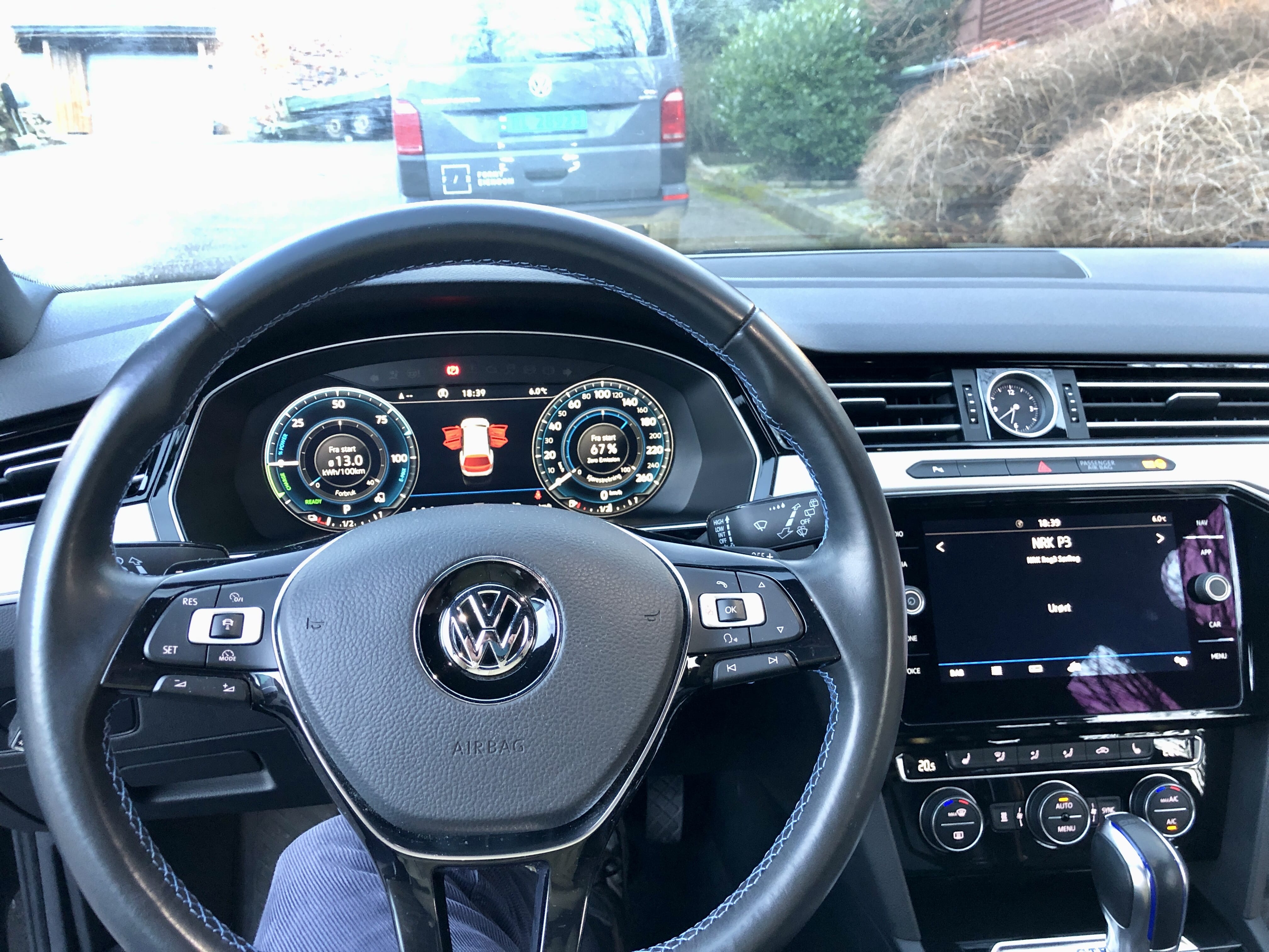 Volkswagen Passat GTE with Cruise control