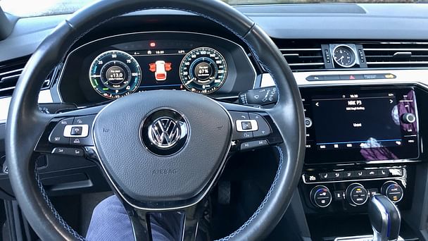 Volkswagen Passat GTE med GPS