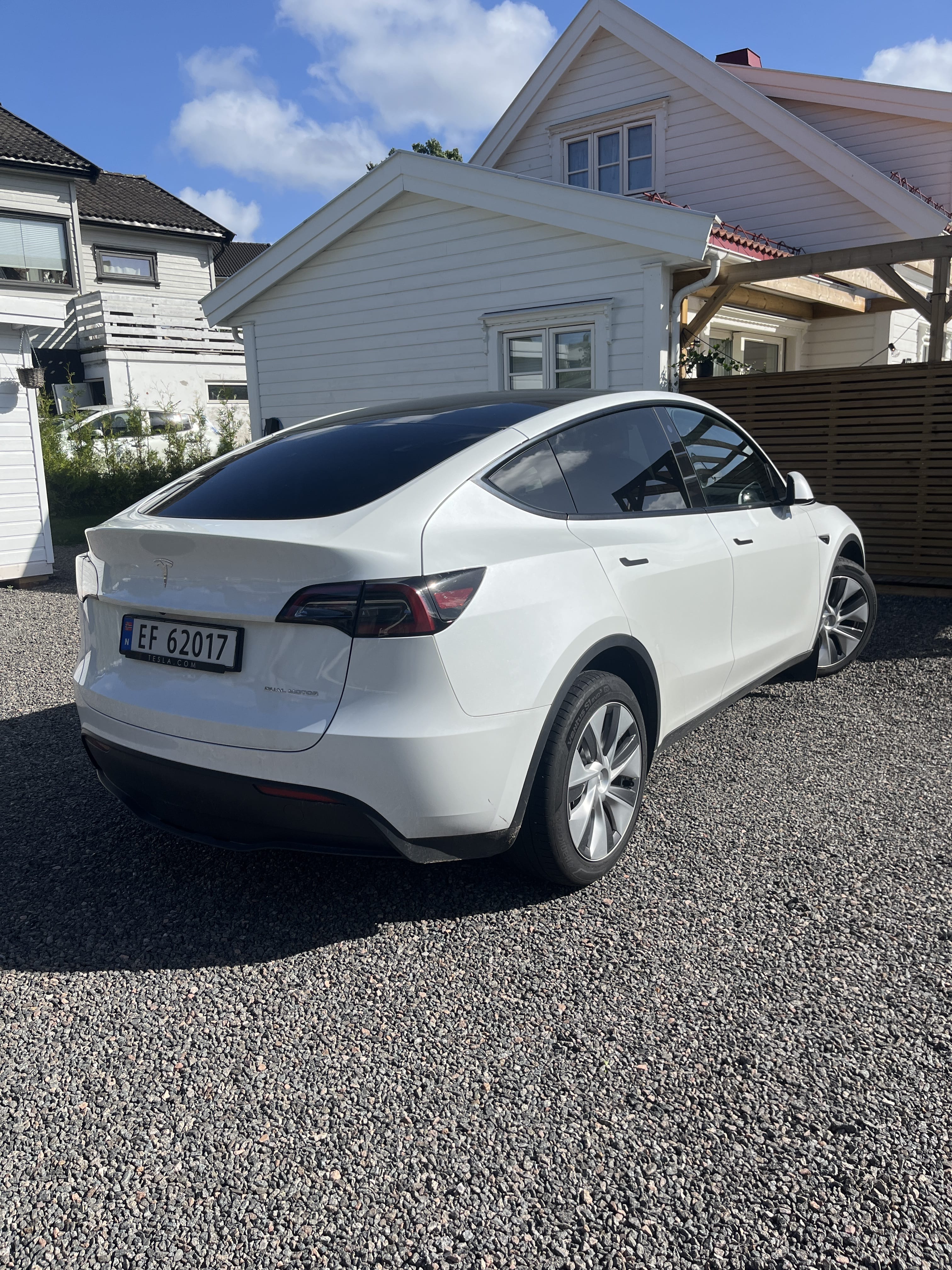 Tesla Model Y Long Range med GPS