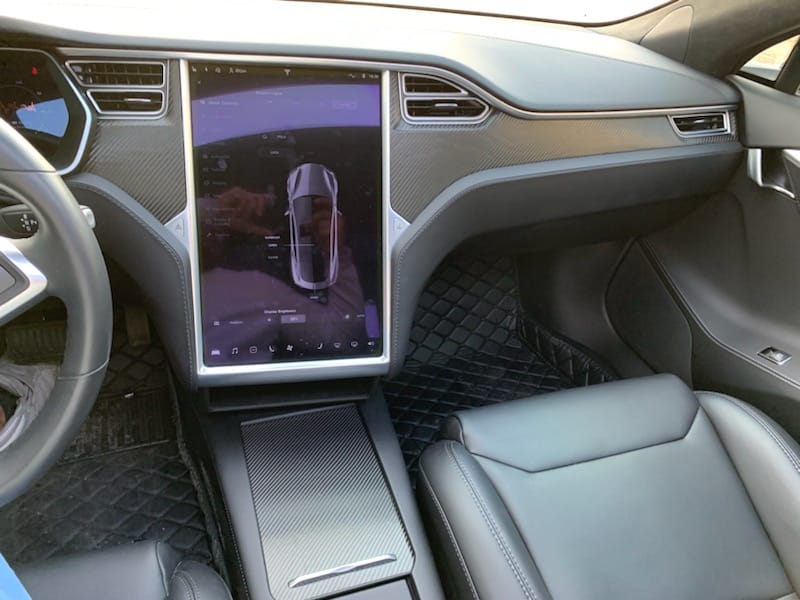 Tesla Model S med Cruisekontroll
