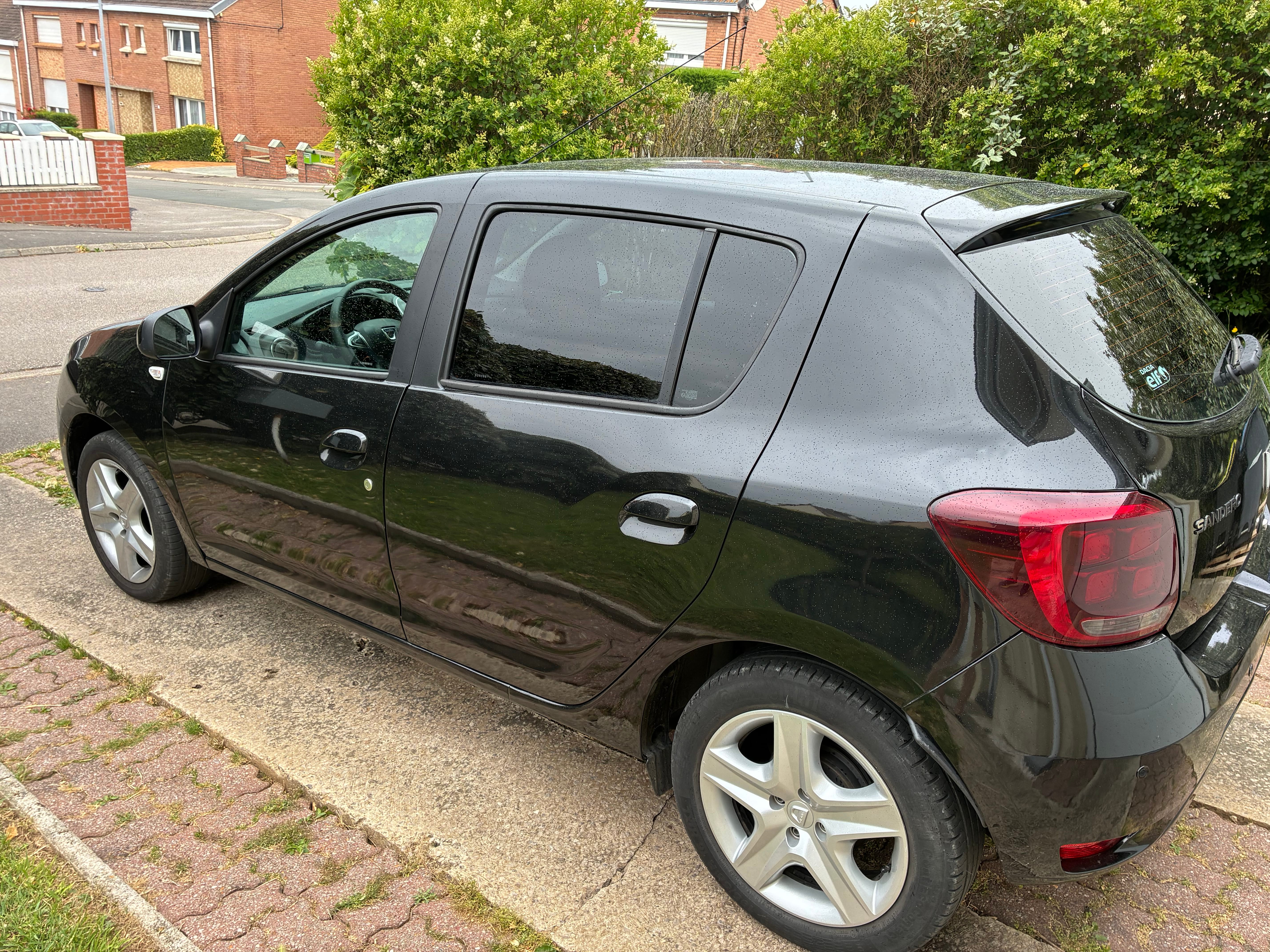 Dacia Sandero 0,9tce essence 90 chevaux sans plomb 95 avec Climatisation