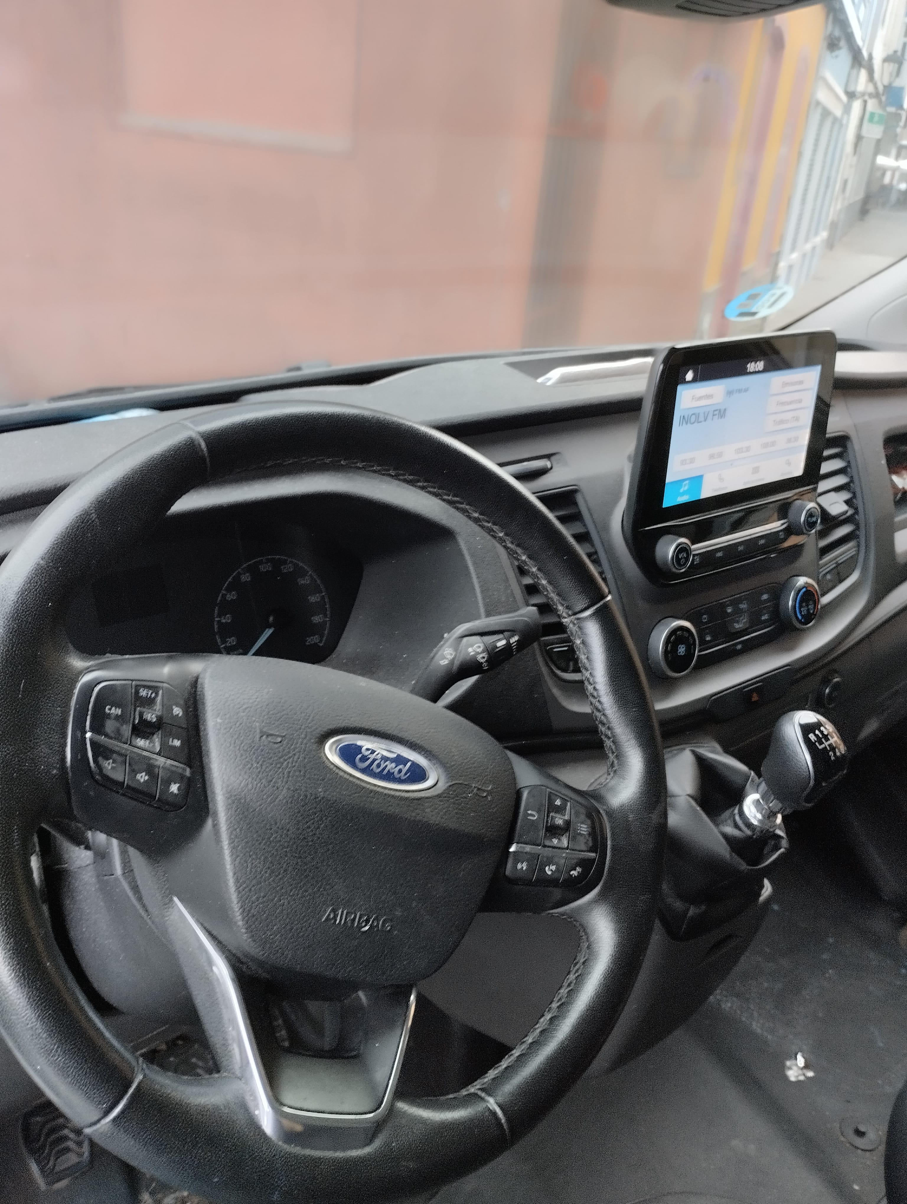 Ford Transit Custom Furgoneta mit Navigationsgerät