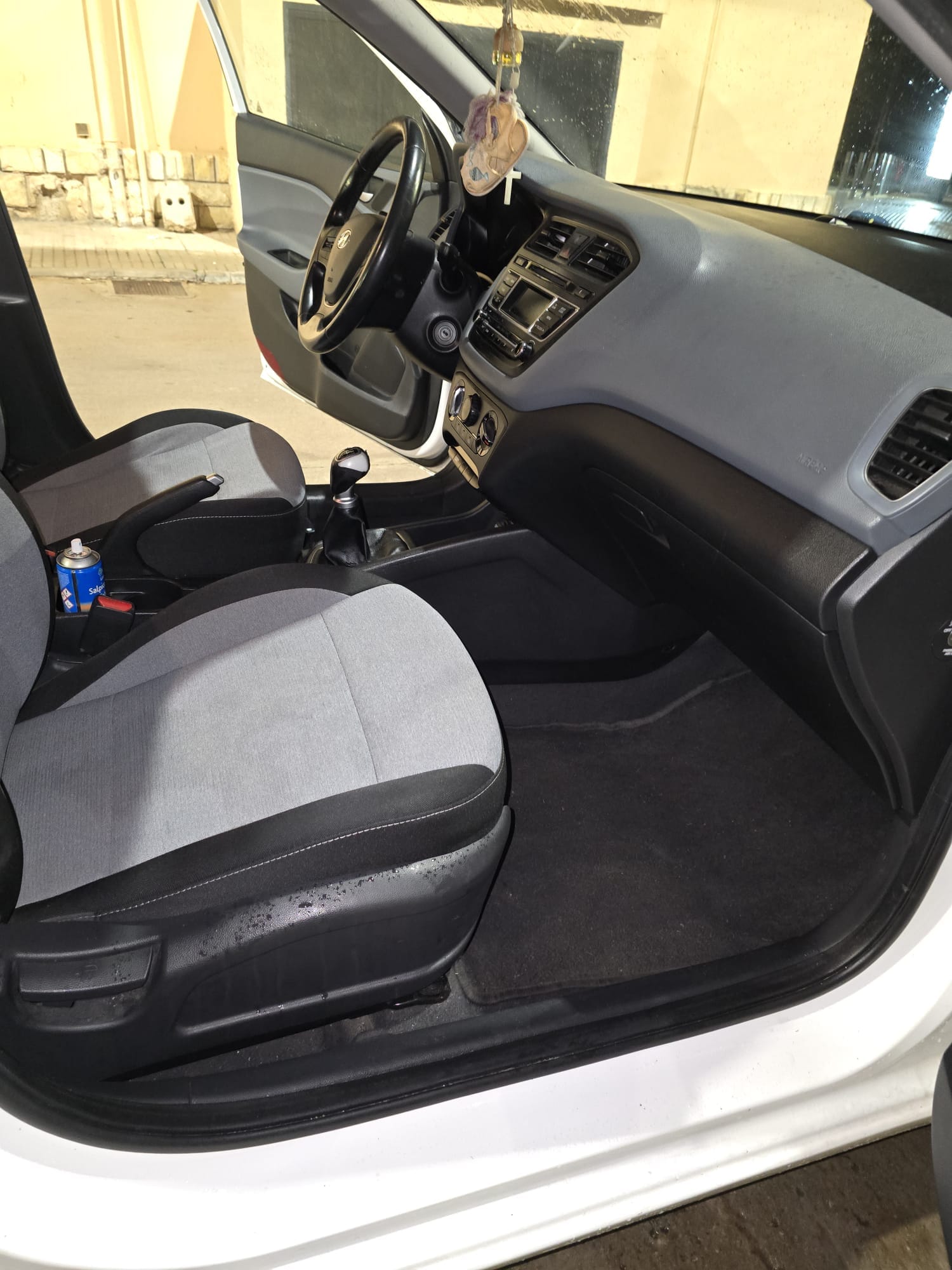 Hyundai i20 with Audio / iPod input