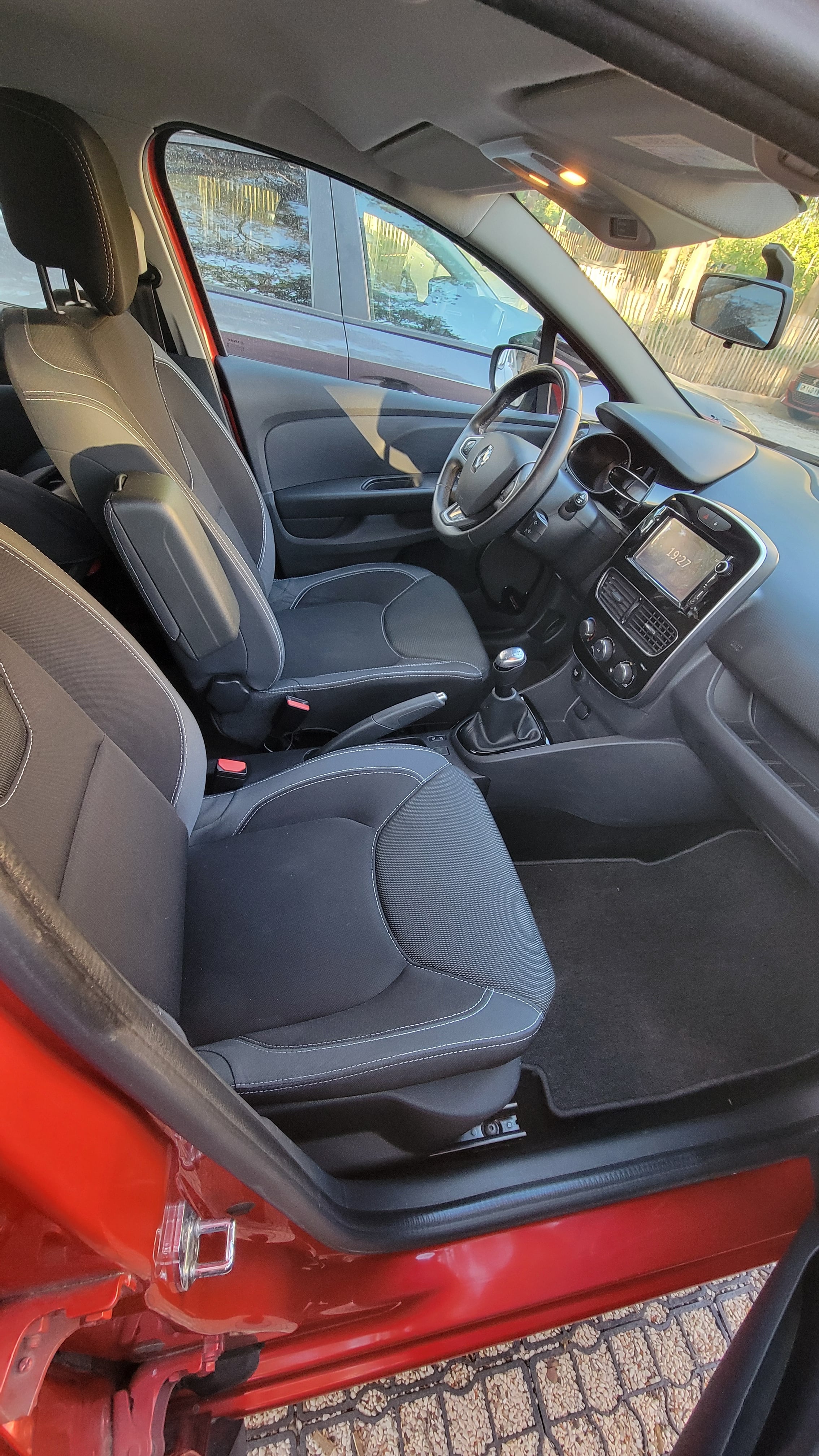 Renault Clio avec Siège bébé