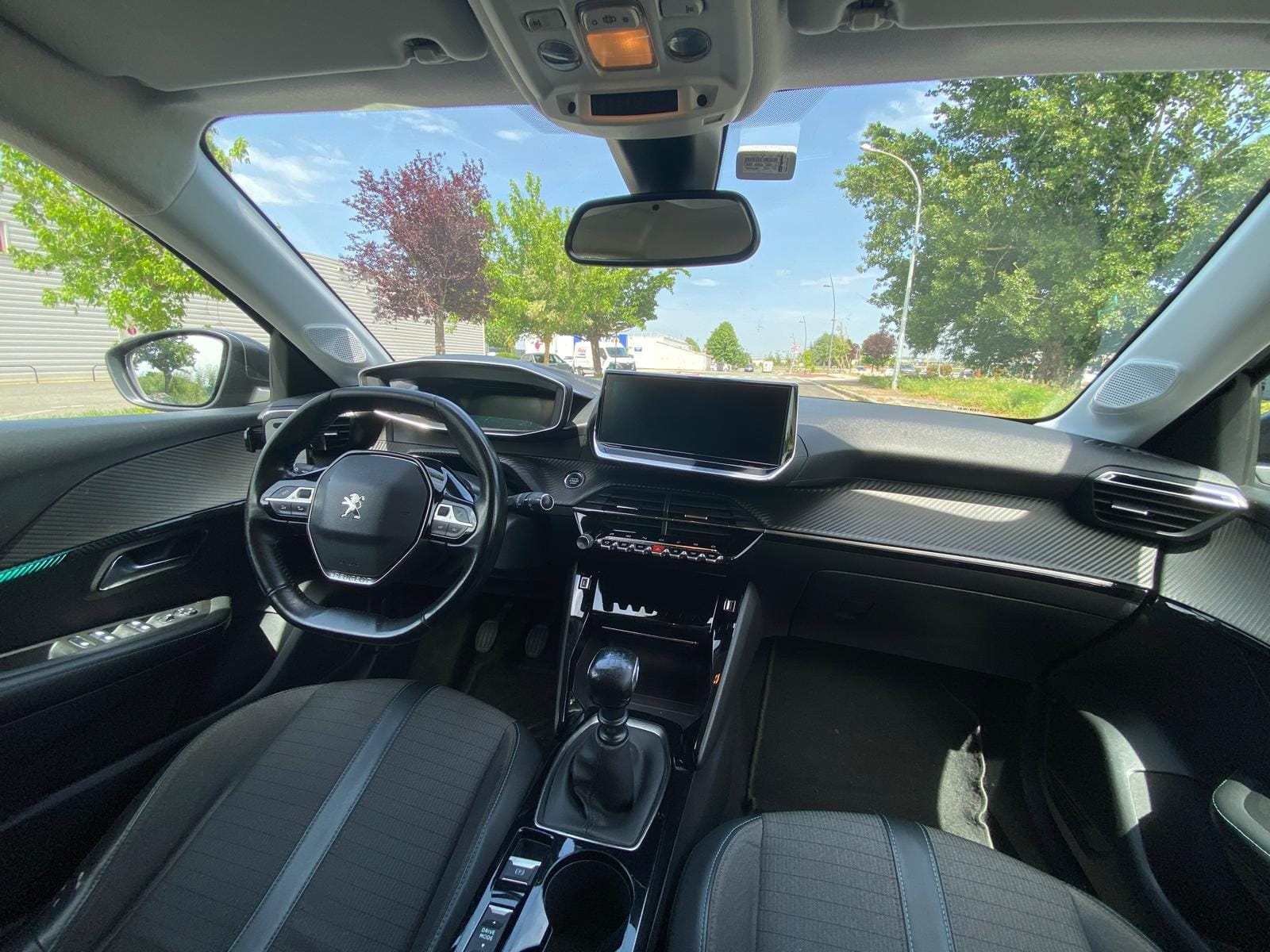 Peugeot 208 mit Navigationsgerät