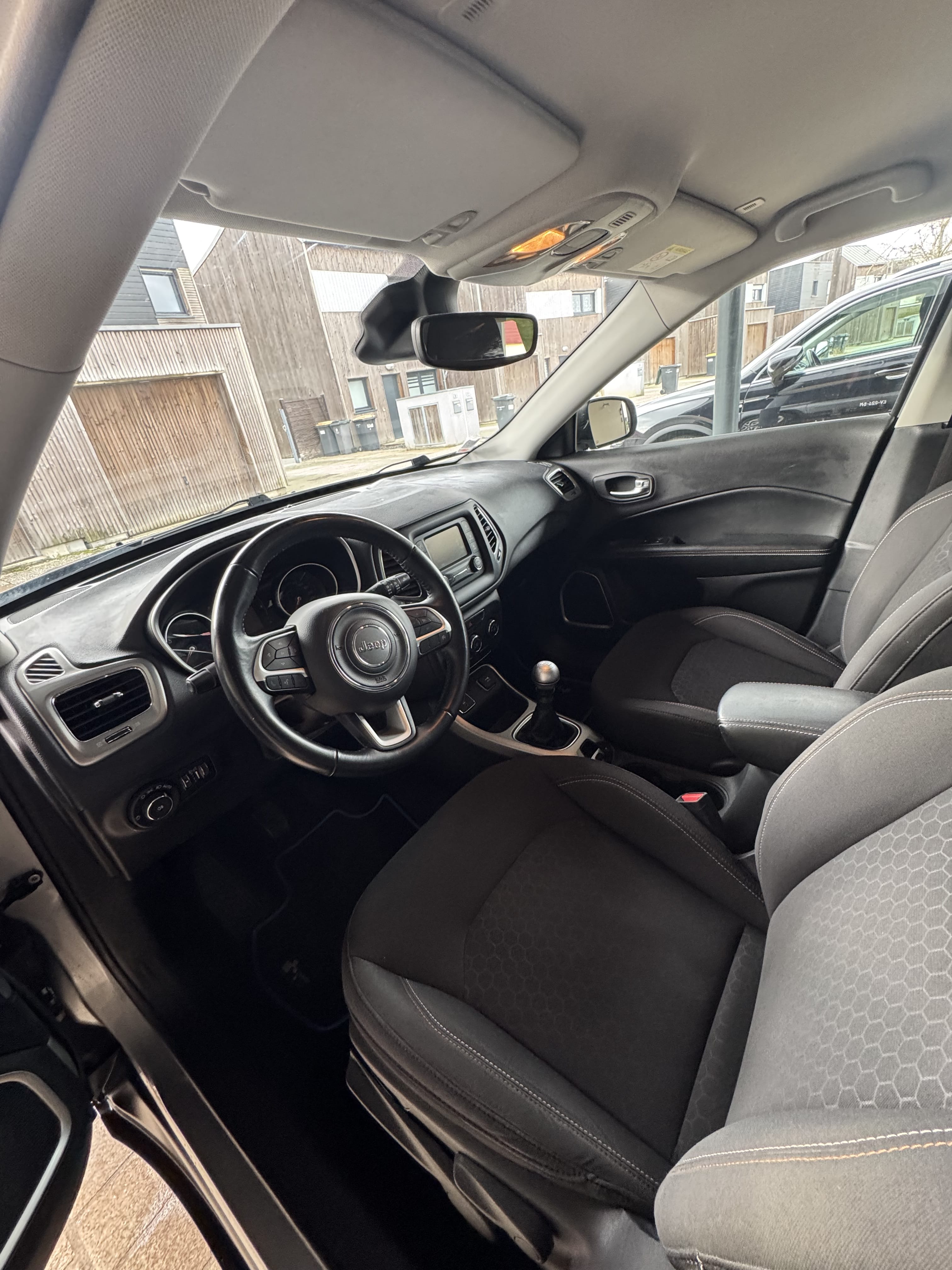 Jeep Compass Sport avec Audio Bluetooth
