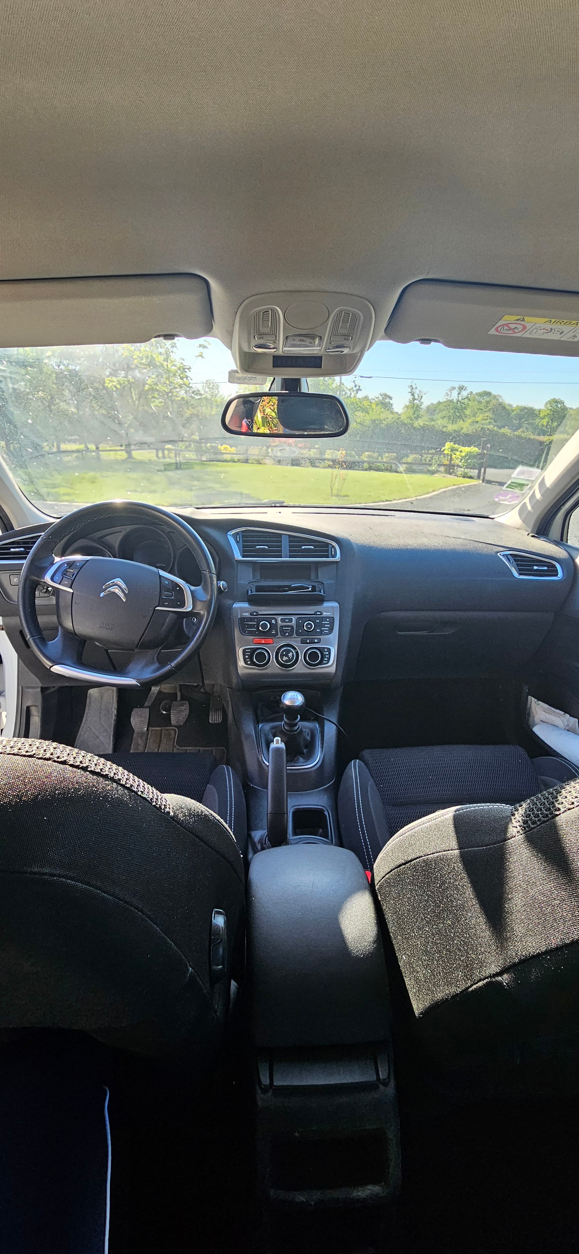 Citroen C4 mit Kindersitz