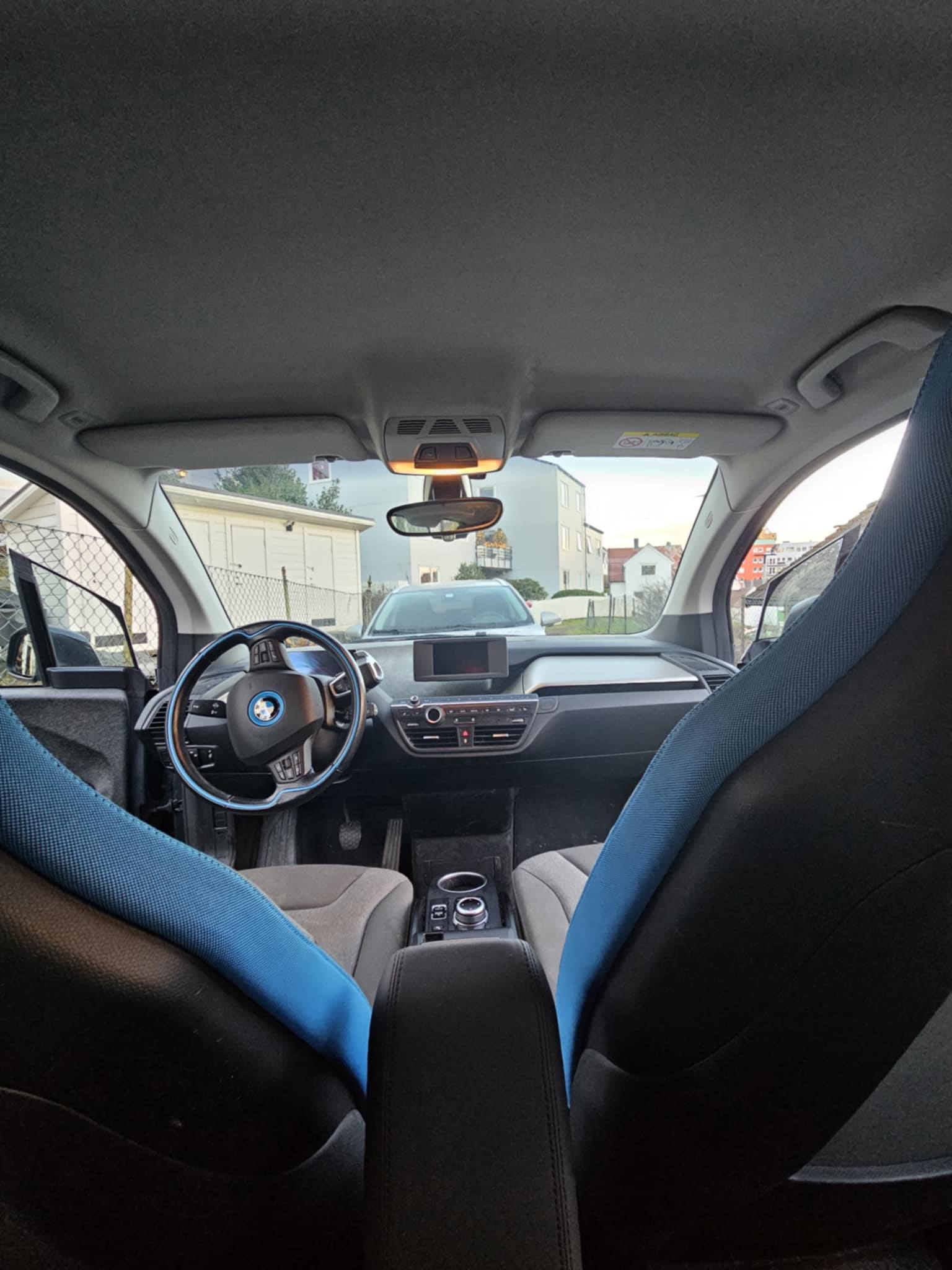 BMW i3 City Center Garage (Bygarasjen) – Parking included med Cruisekontroll