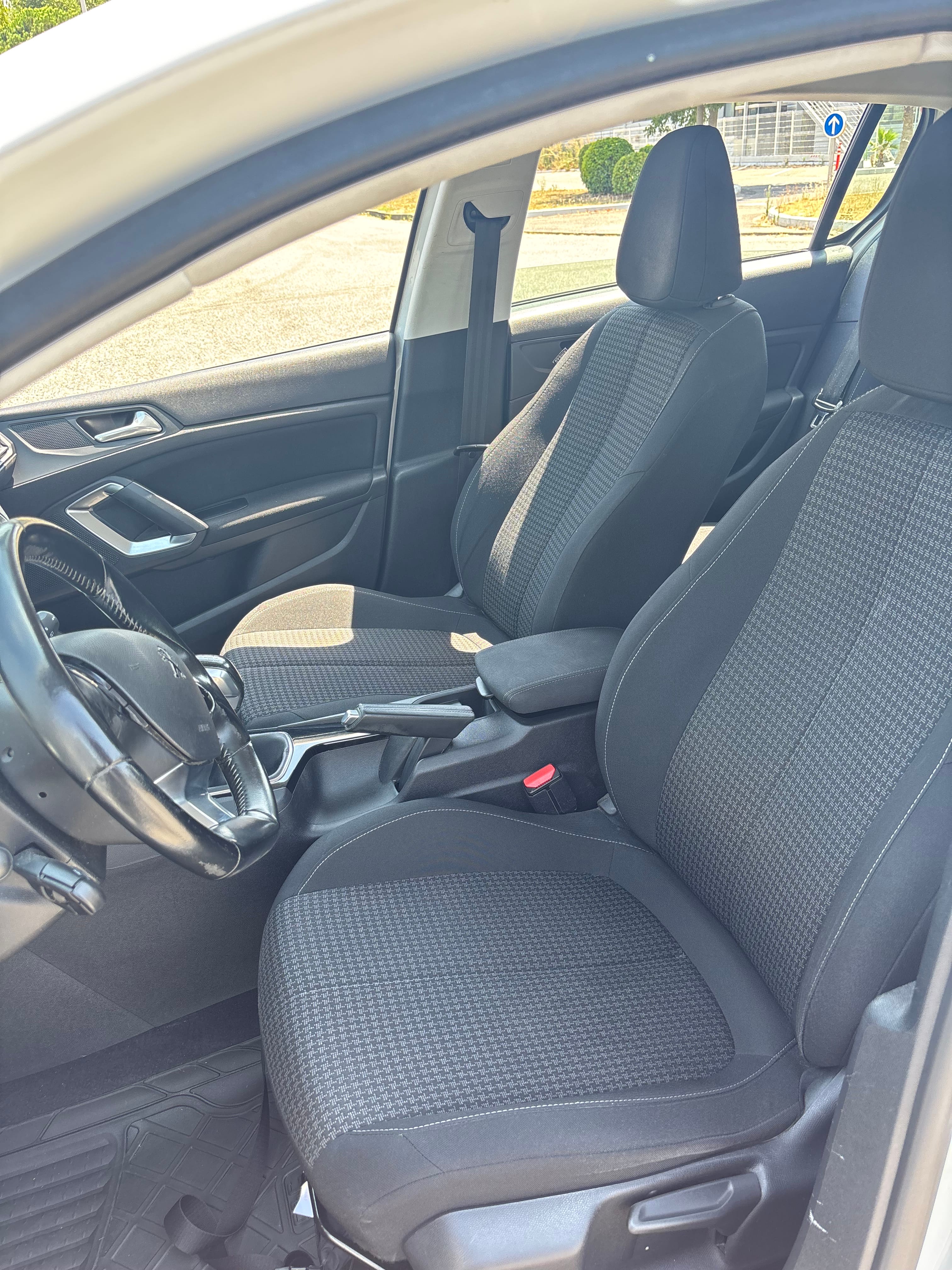 Peugeot 308 avec Autoradio