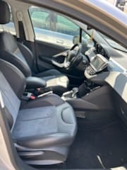 Peugeot 208 avec Apple CarPlay