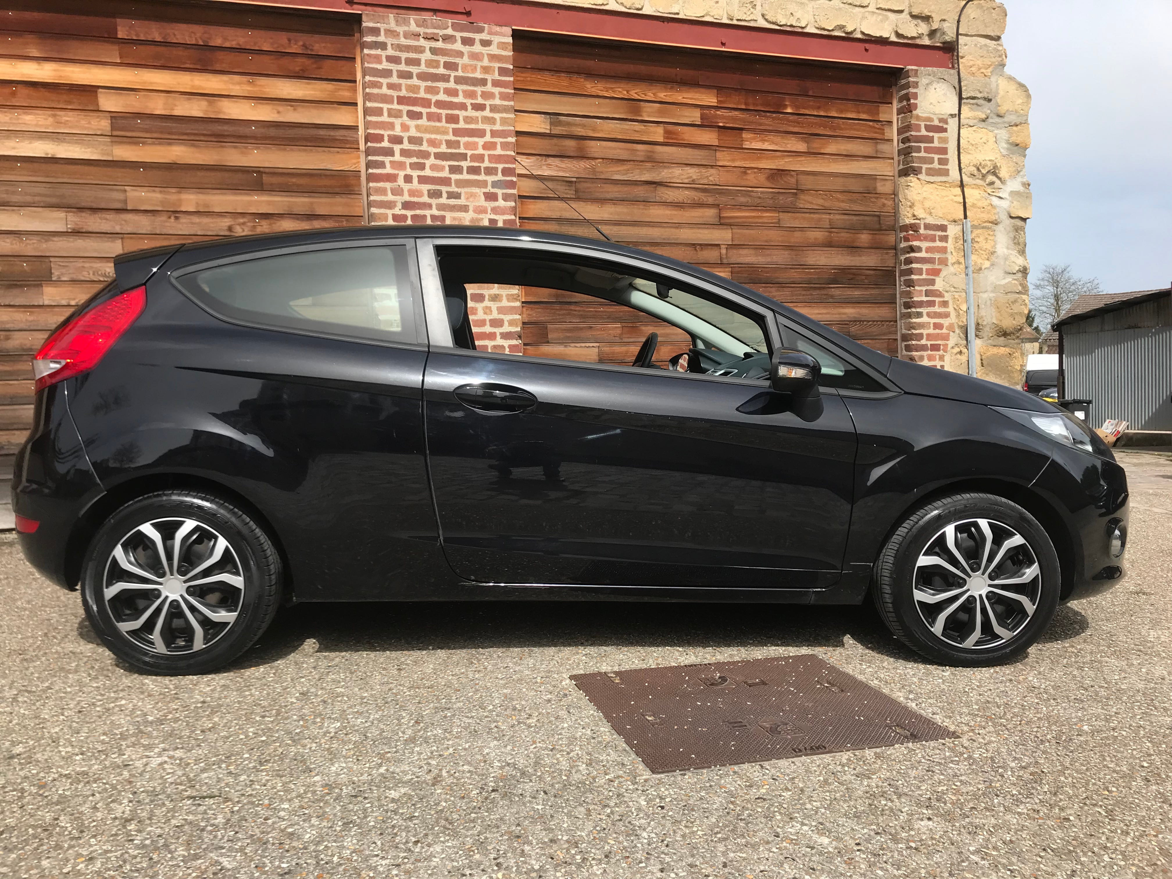 Ford Fiesta avec Climatisation