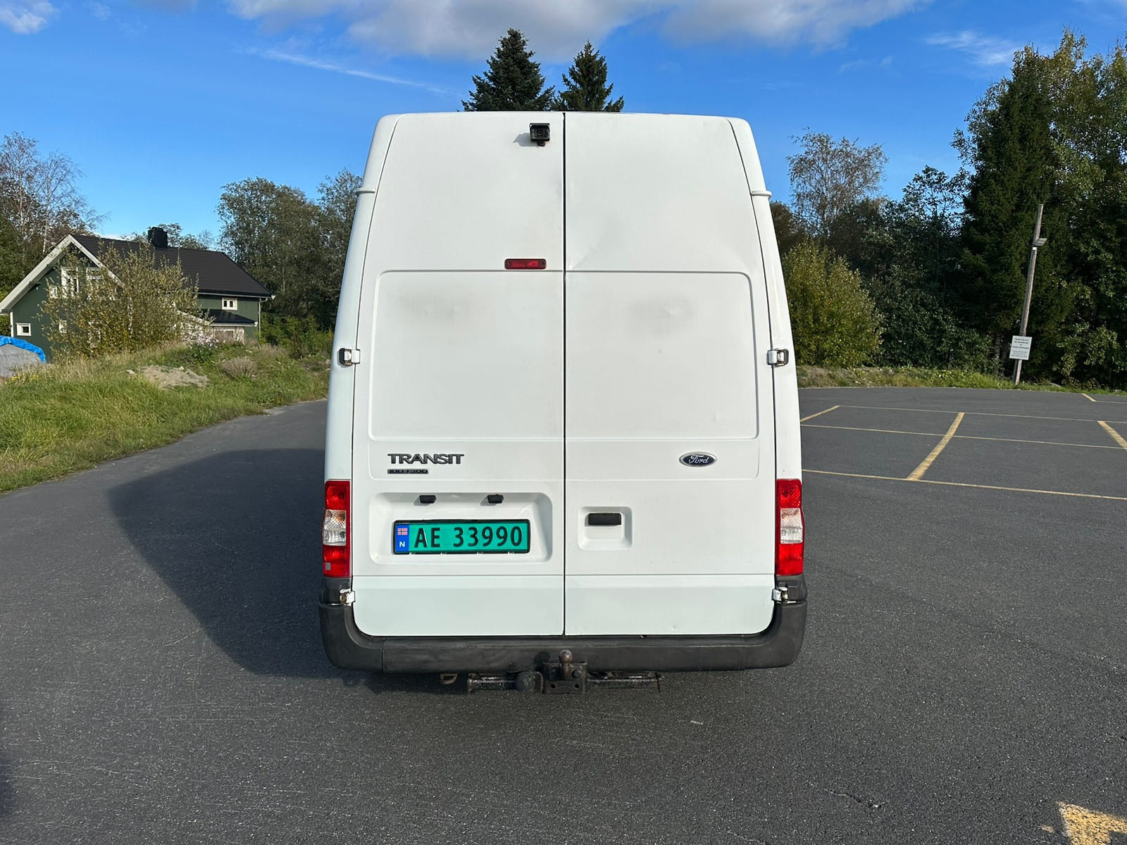 Ford Transit Varebil mit Anhängerkupplung