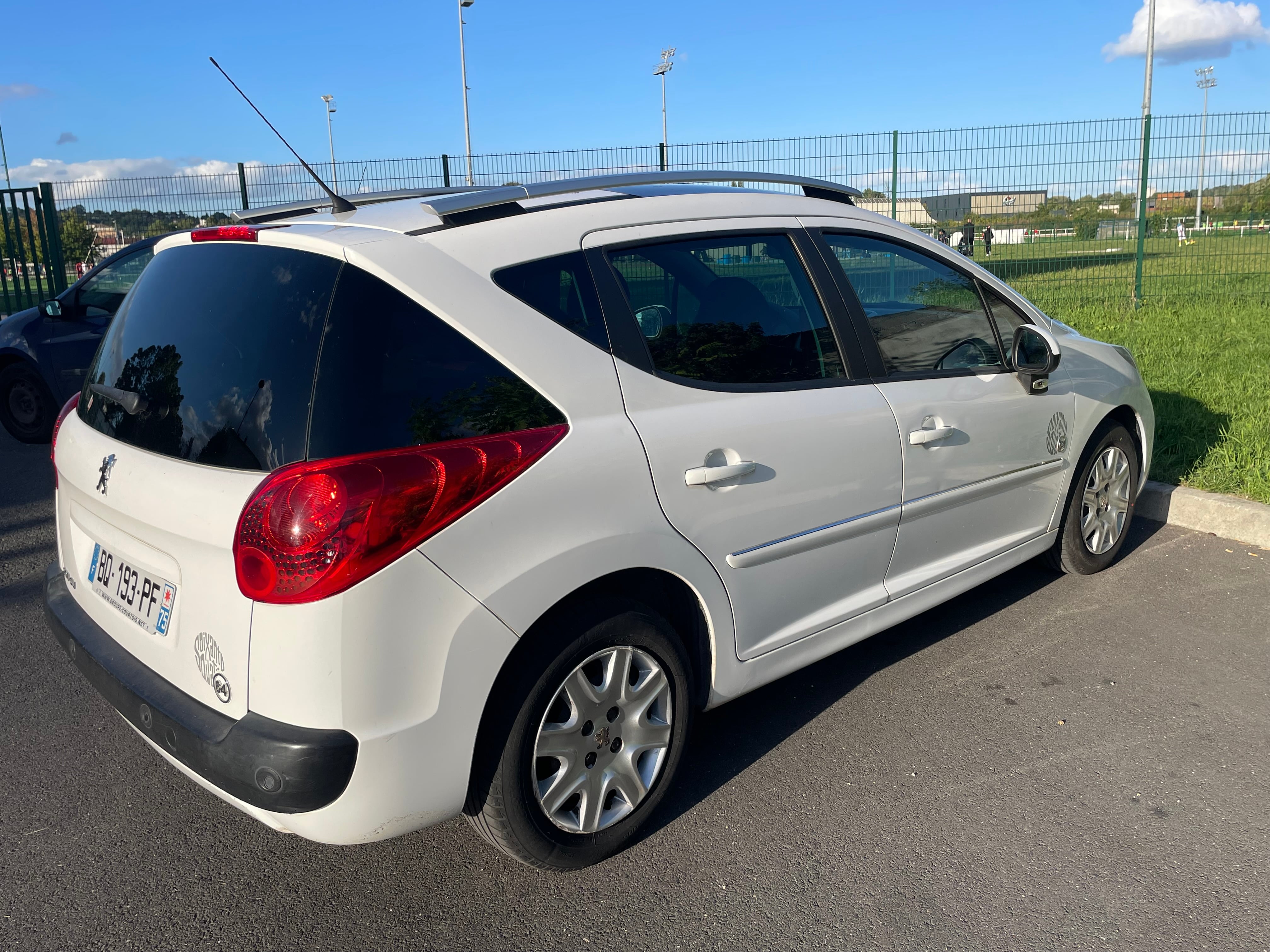 Peugeot 207 SW Break idéal pour 4 et des bagages
