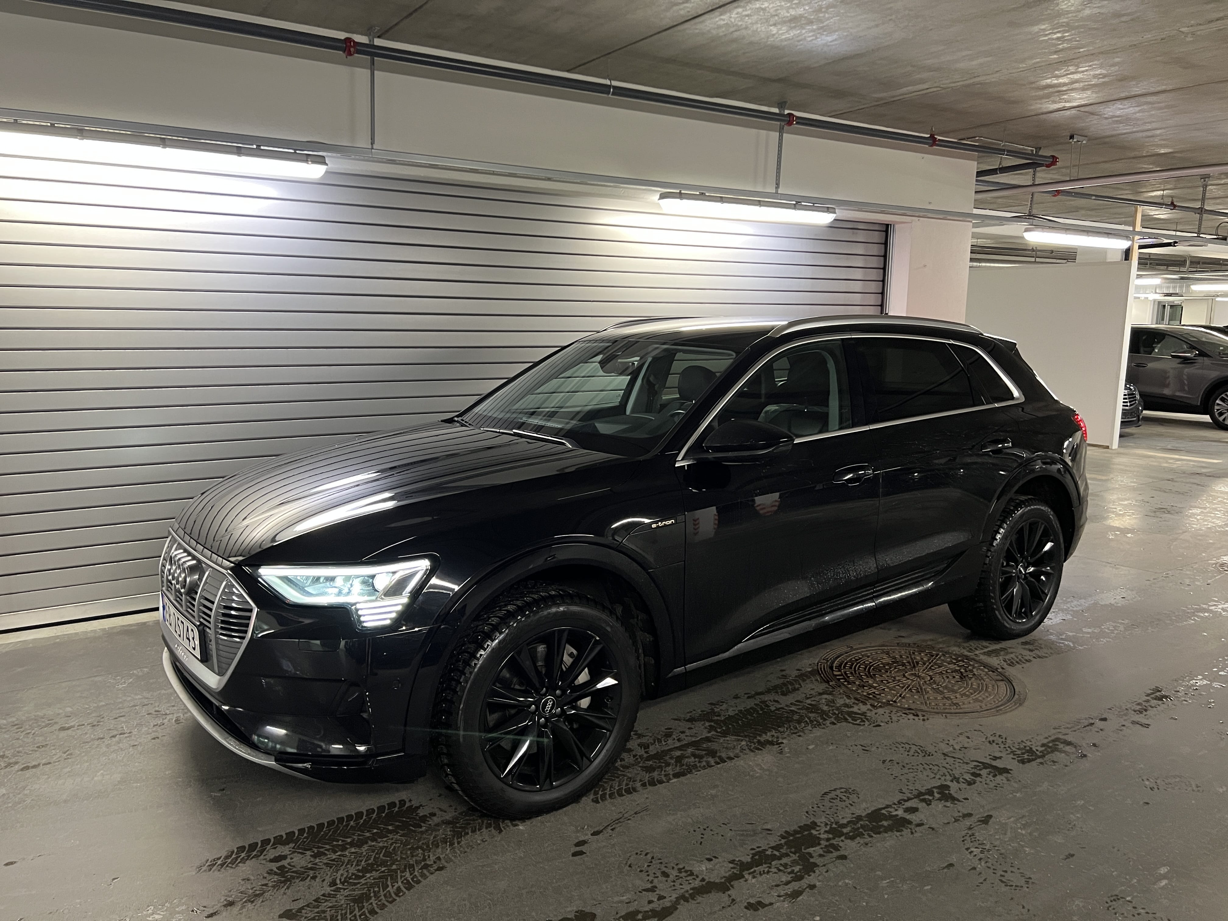 Audi e-tron 55 with Air conditioning