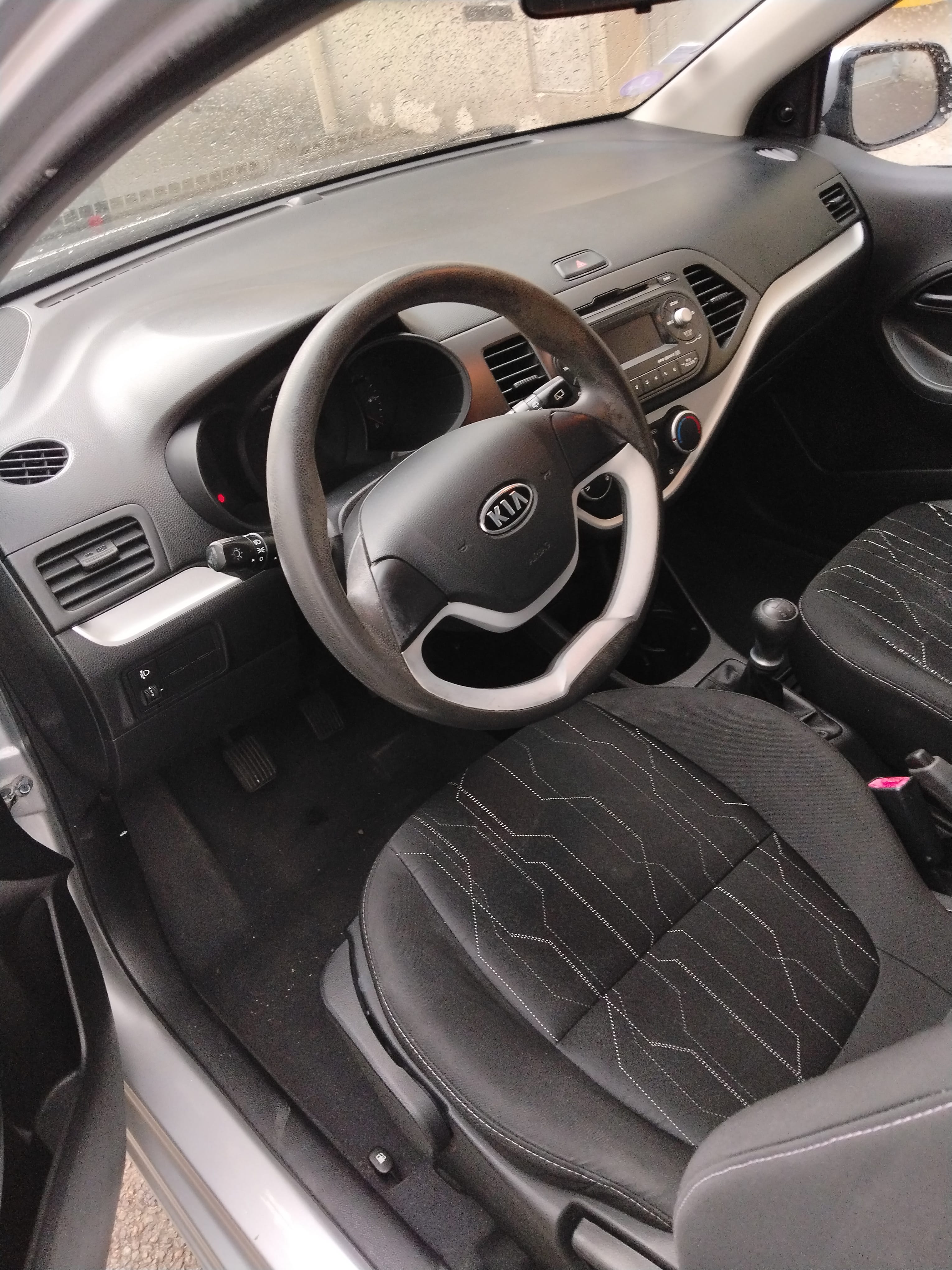 Kia Picanto avec Autoradio