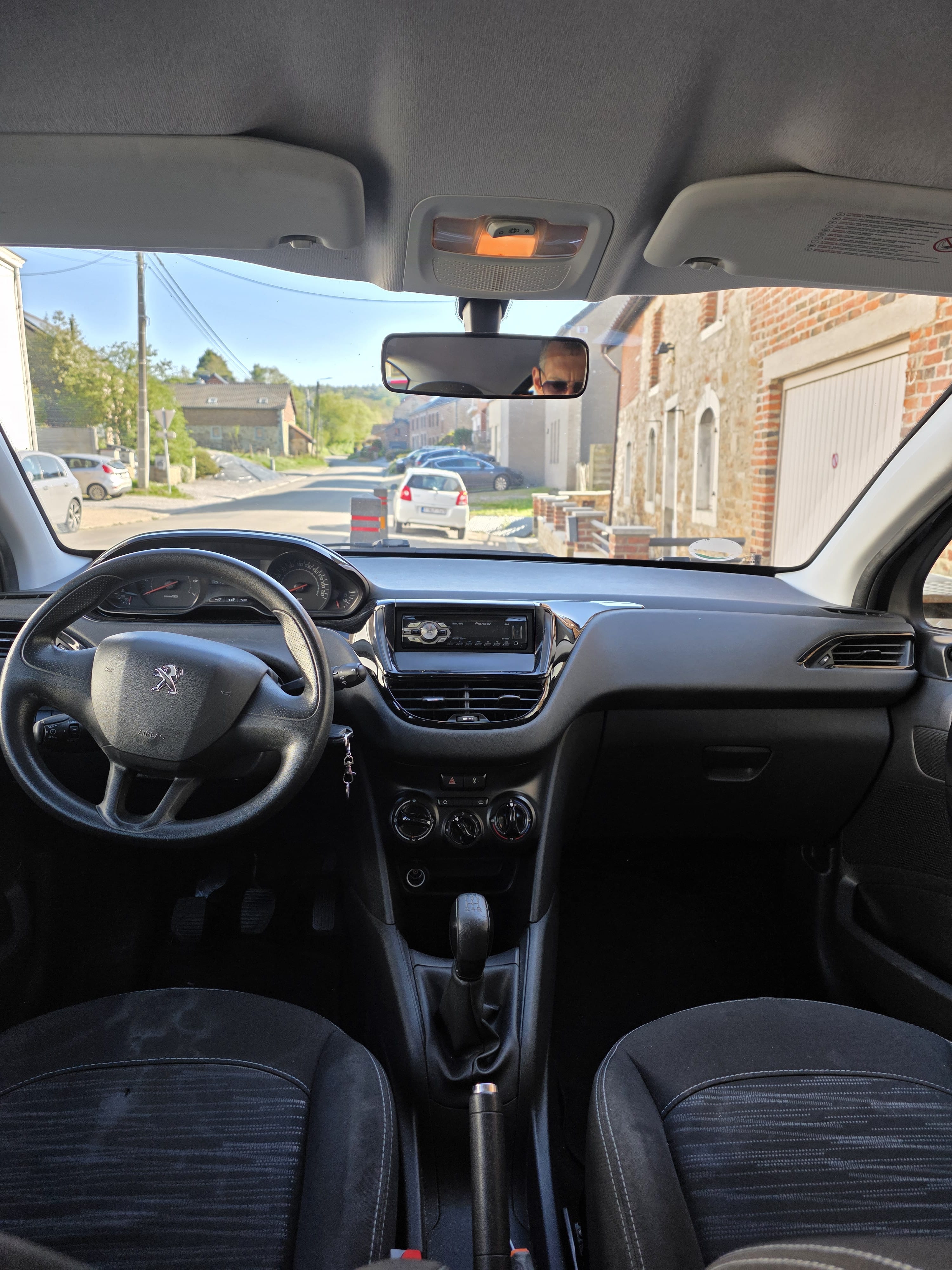 Peugeot 208 met Autoradio