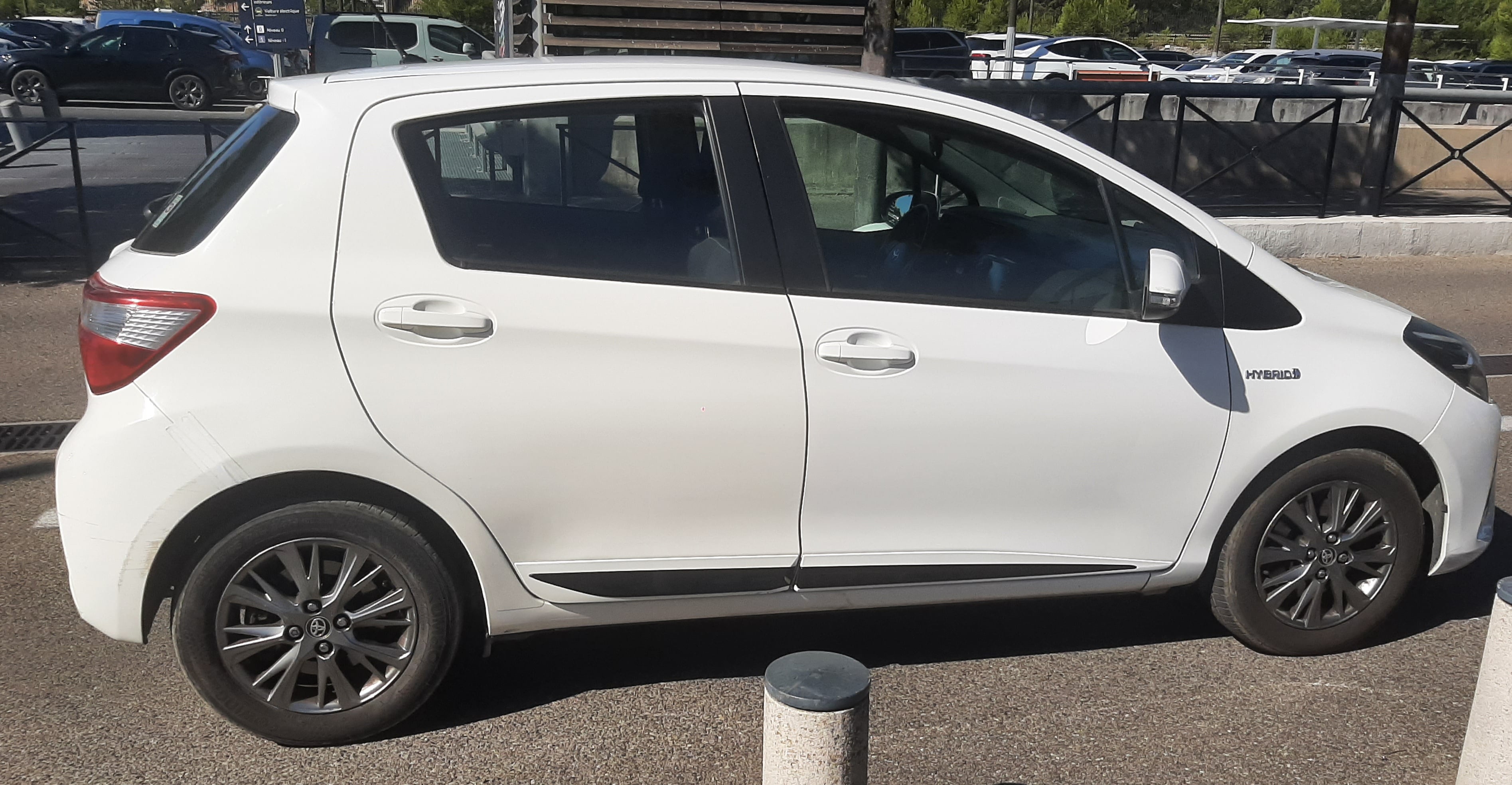 Toyota Yaris Hybride, 2017, Essence 95 / Électrique (hybride), automatique