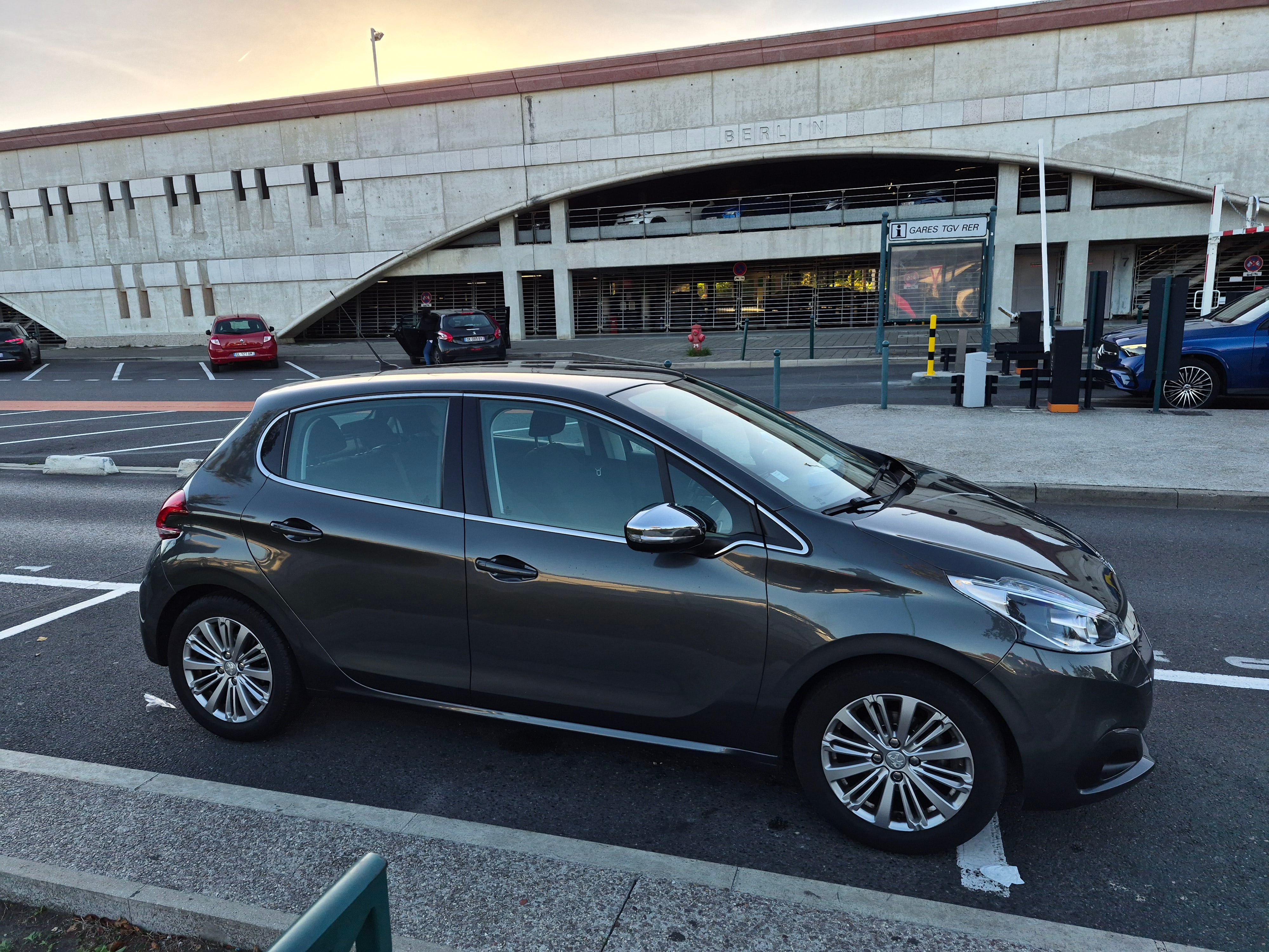 Peugeot 208 Allure 110ch avec Régulateur de vitesse