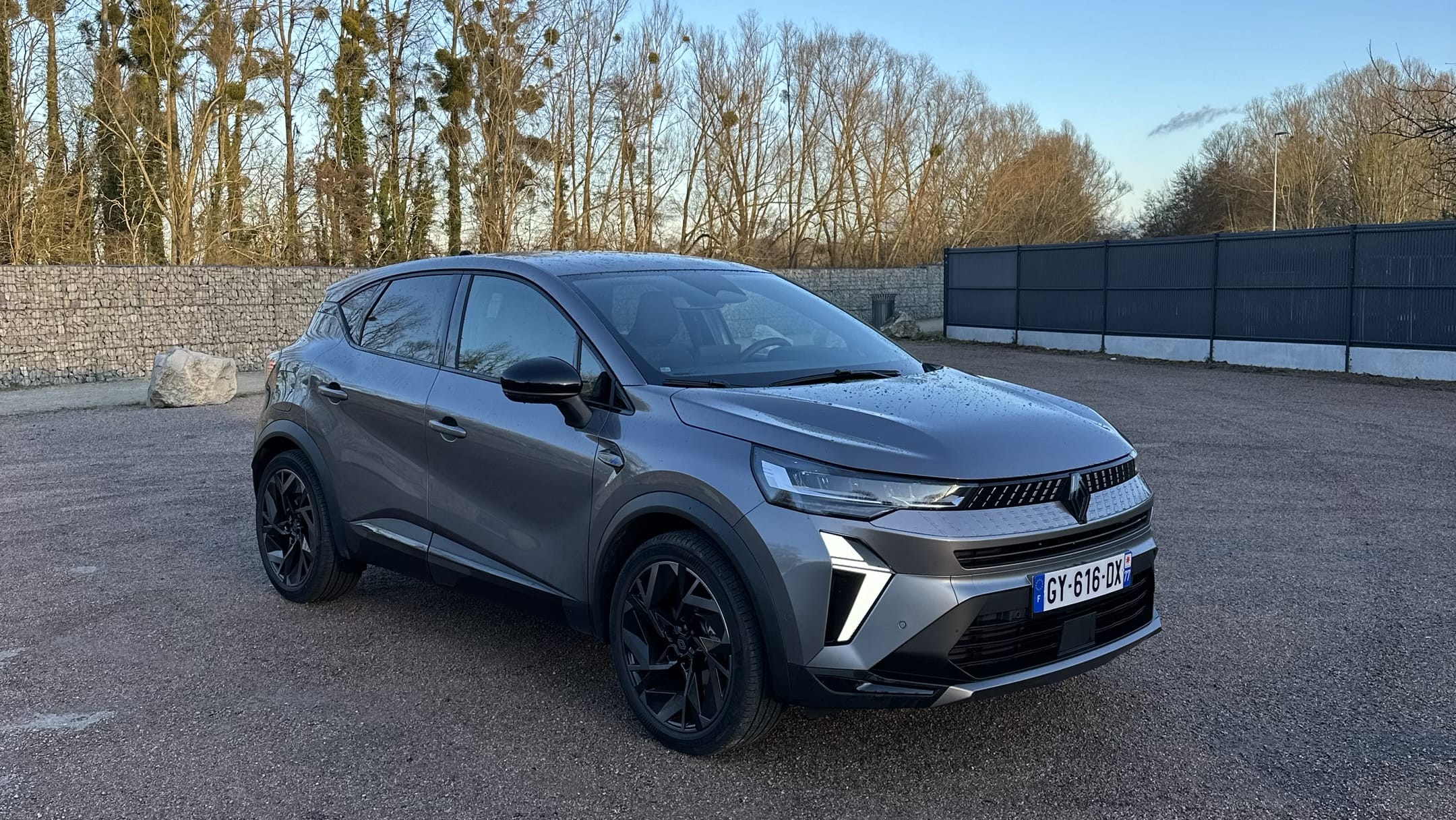 Renault Captur, 2024, Essence 98 / Électrique (hybride), automatique