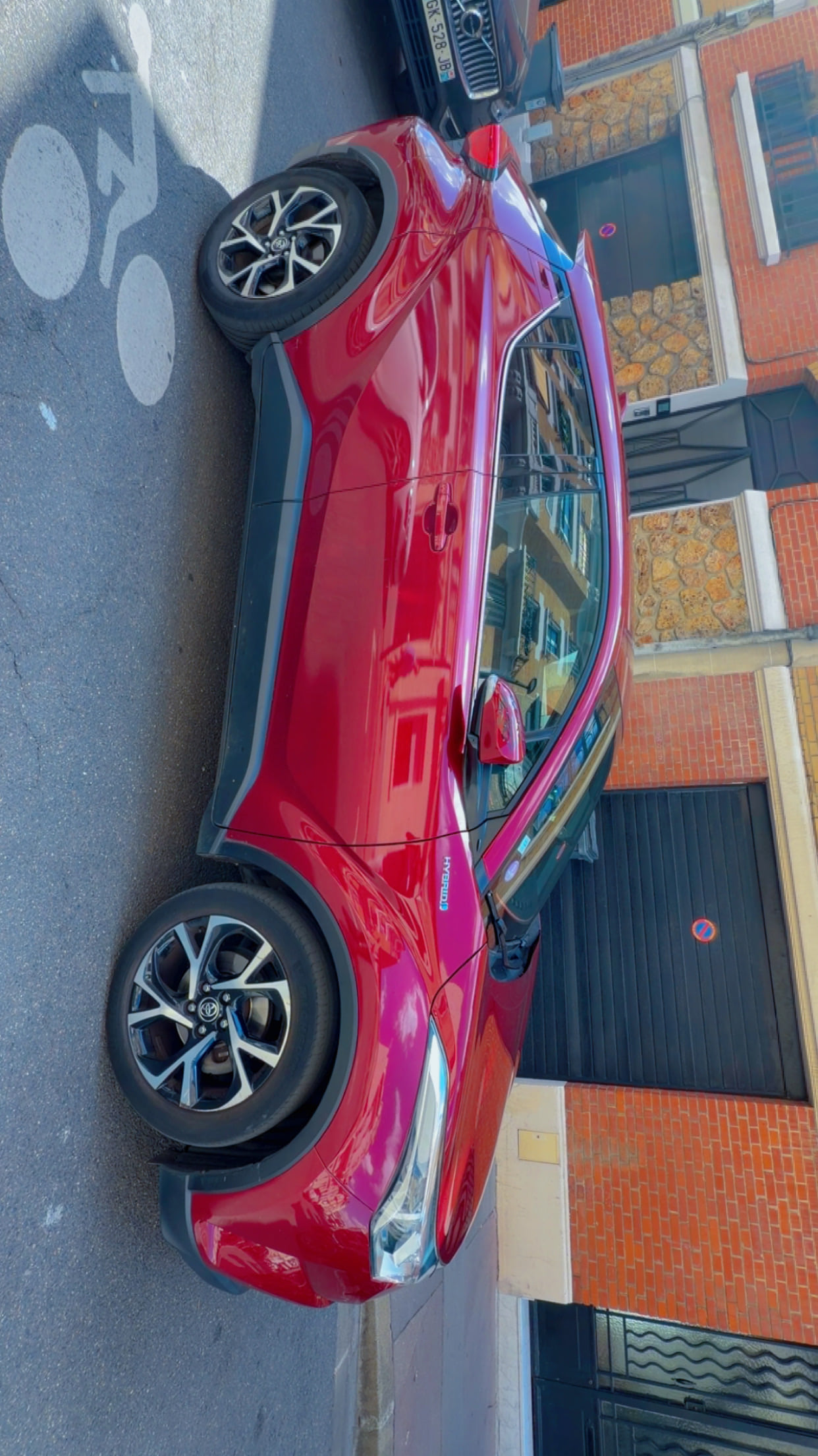 Toyota C-HR Hybrid, 2018, Essence 95 / Électrique (hybride), automatique