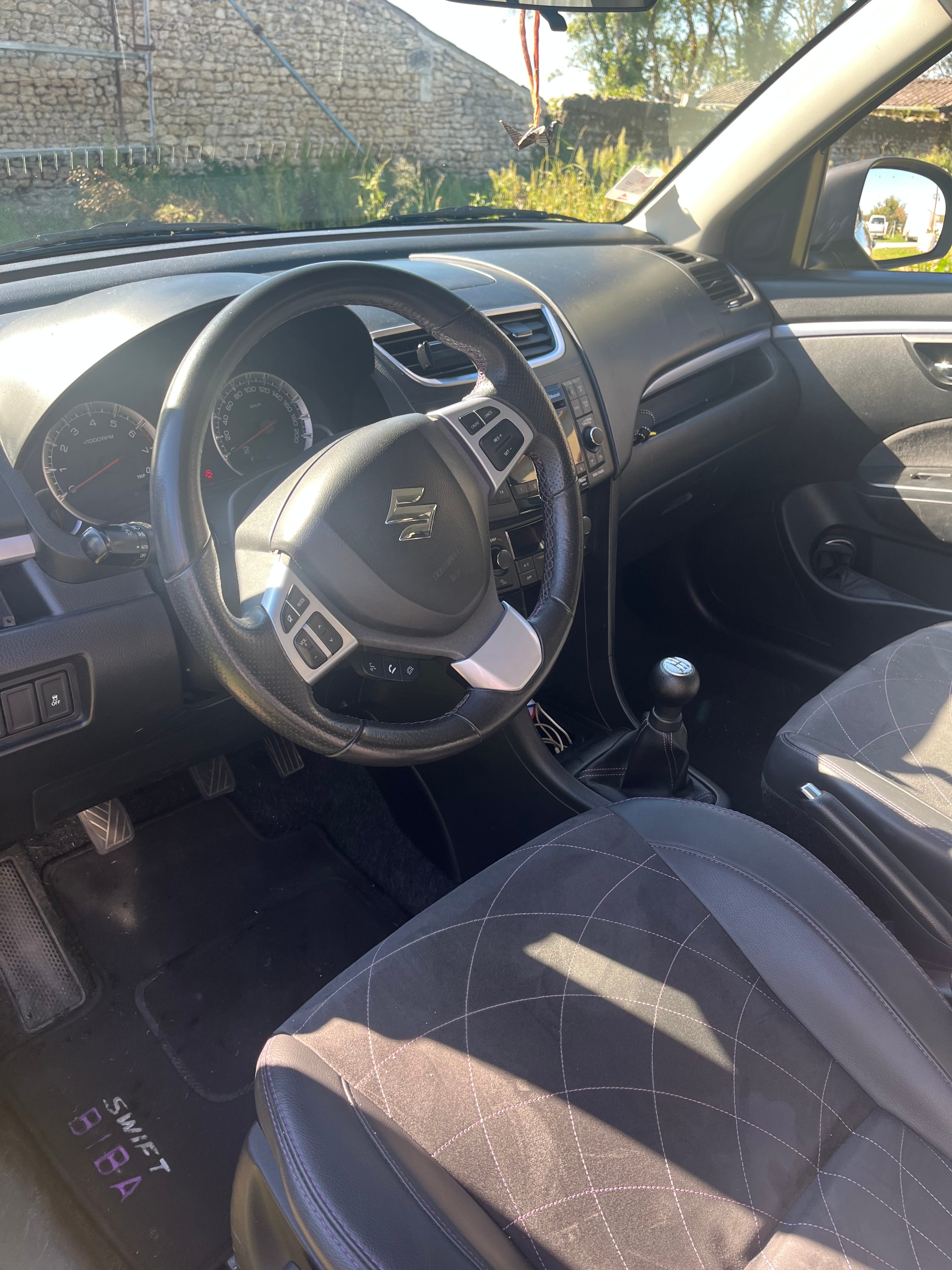 Suzuki Swift avec Audio Bluetooth