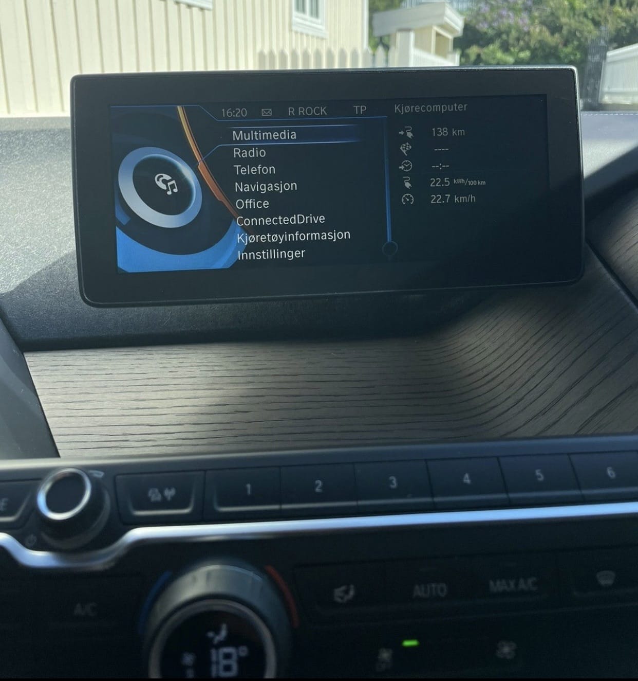 BMW i3 mit Kindersitz