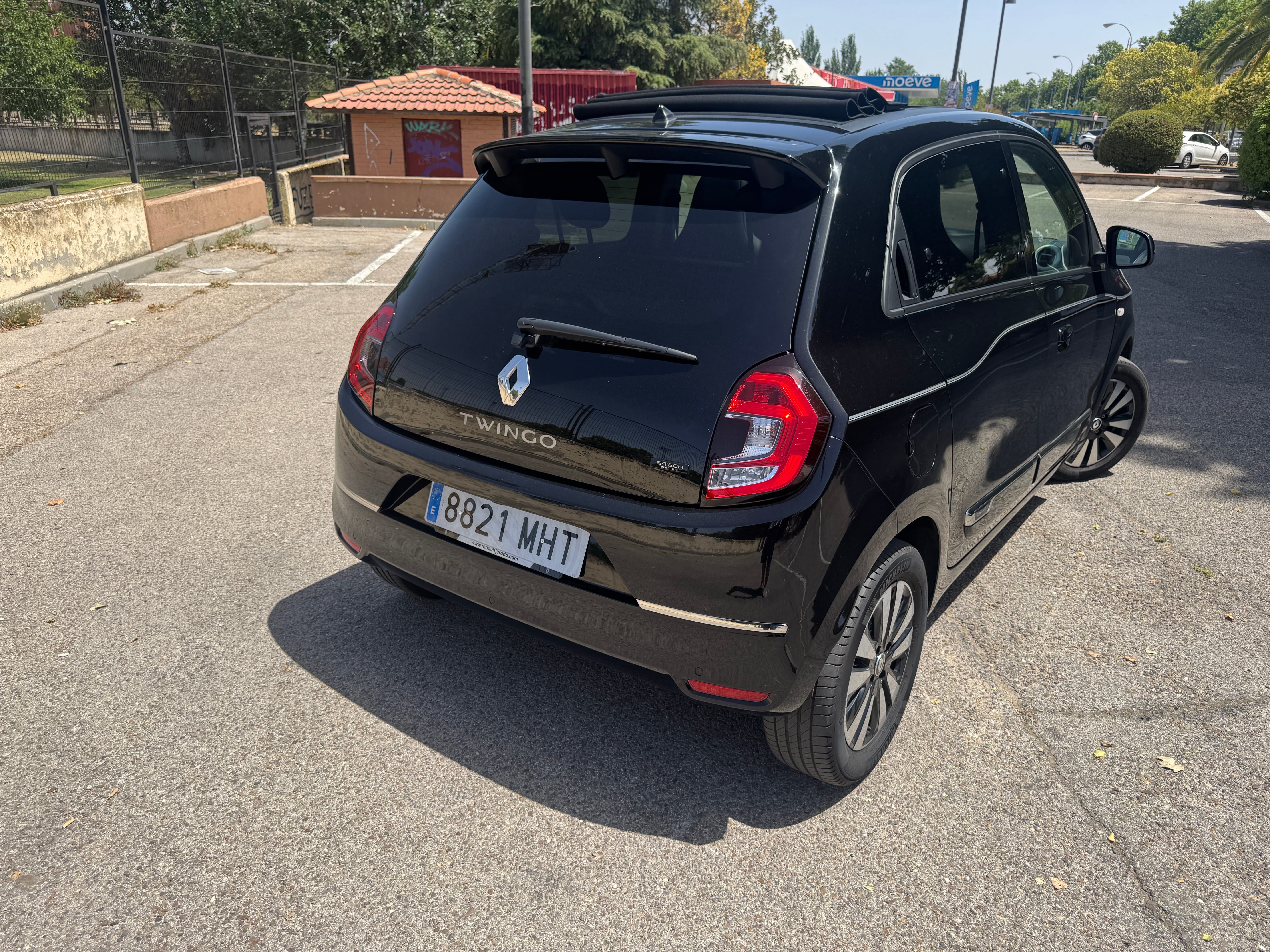 Renault Twingo E-Tech con Silla infantil