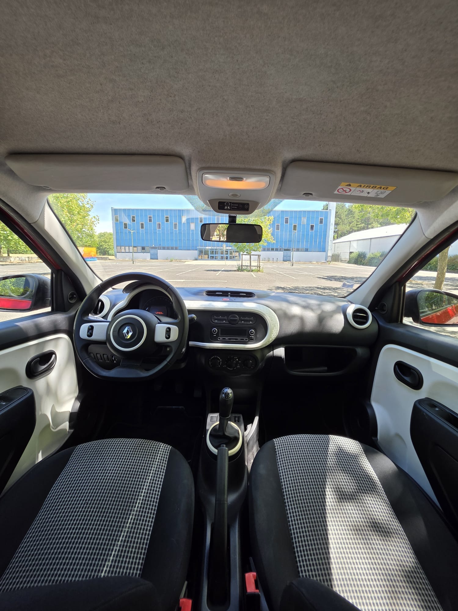 Renault Twingo avec Autoradio