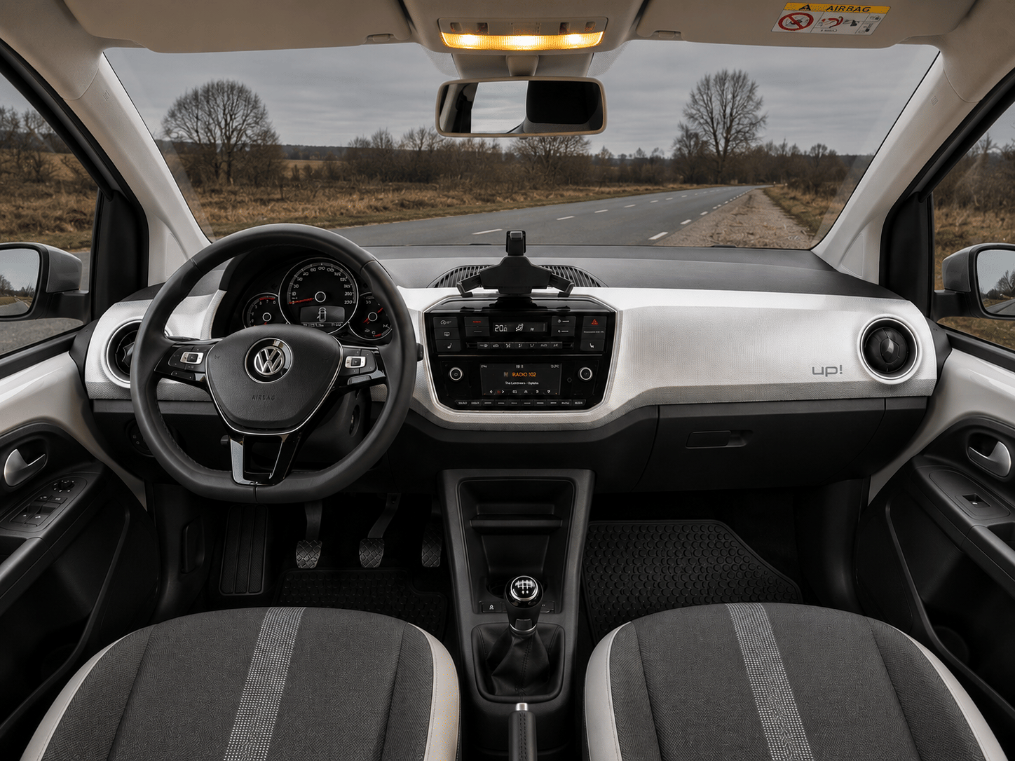 Volkswagen Up! 1.0 Bensin with Car radio