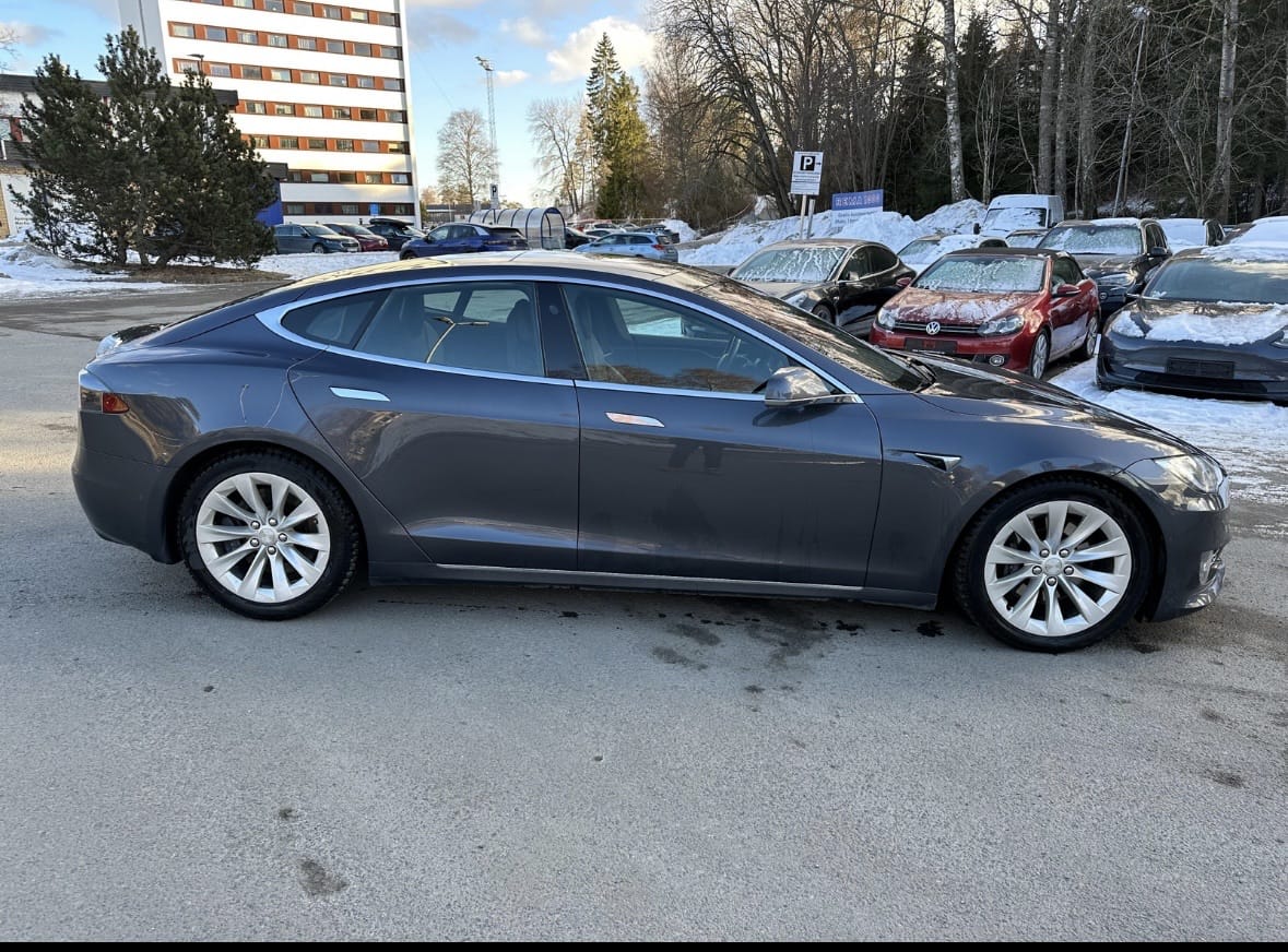 Tesla Model S with Air conditioning