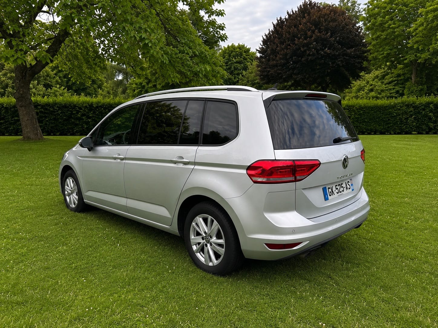 Volkswagen Touran with Backup camera