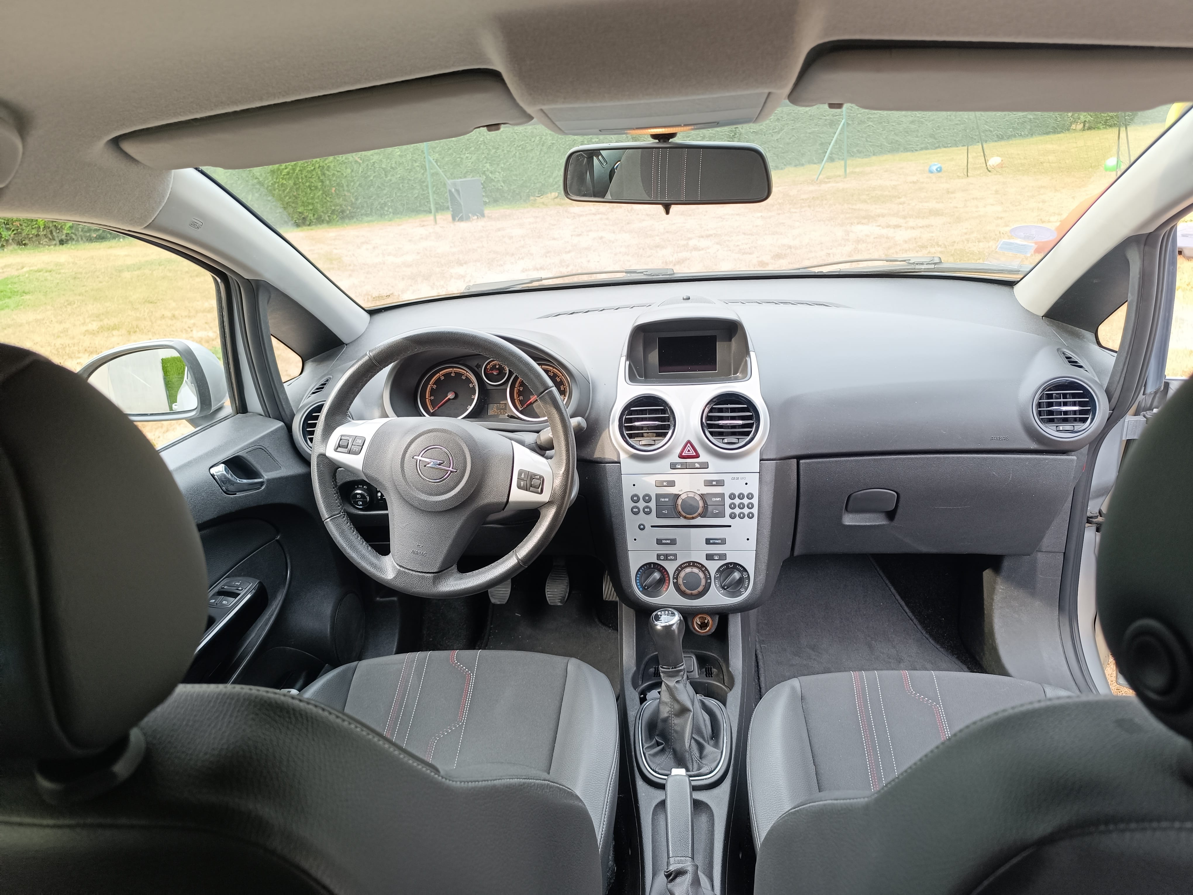 Opel Corsa avec Autoradio