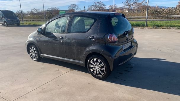 Toyota Aygo con Silla infantil