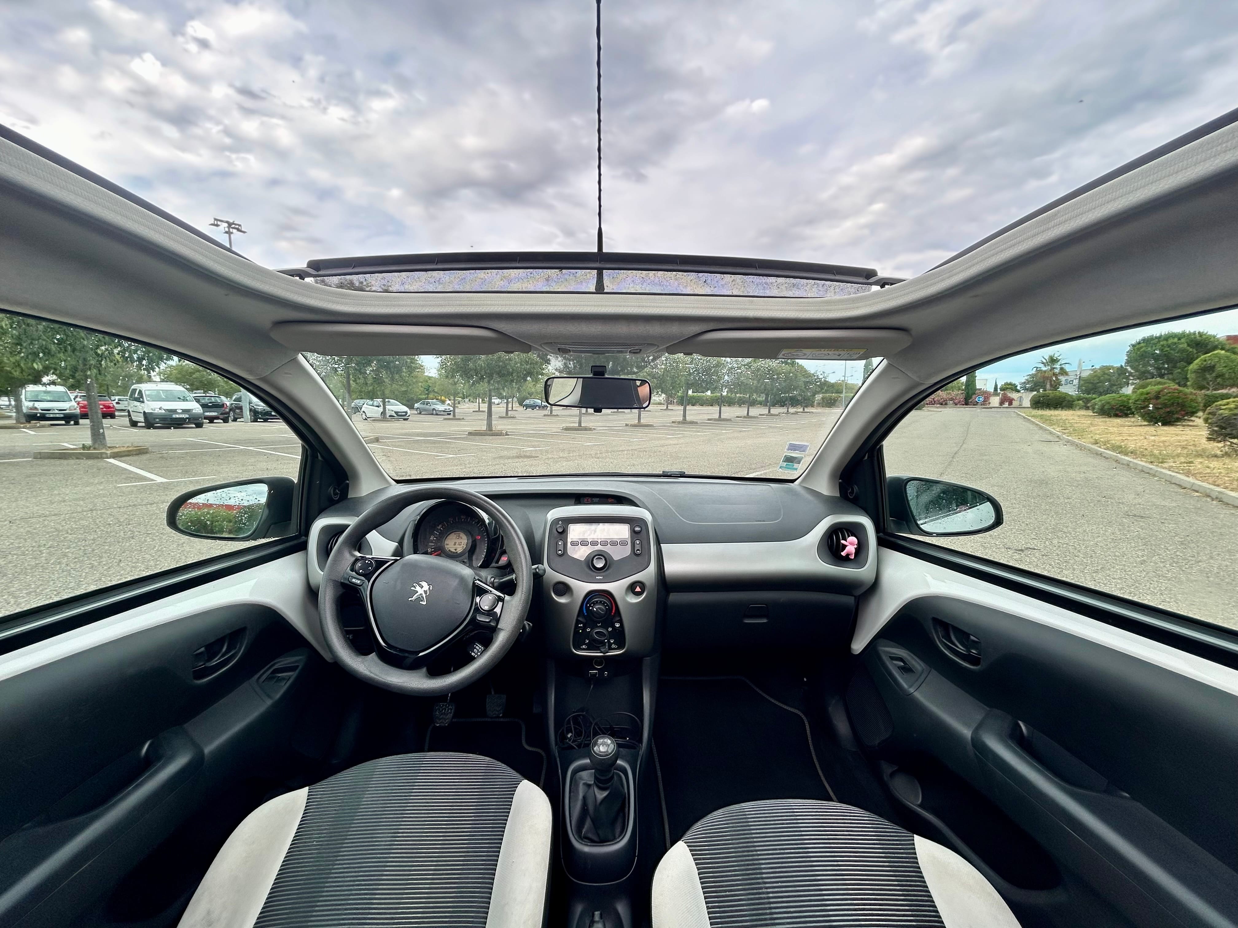 Peugeot 108 Aéroport + toit ouvrant avec Port USB