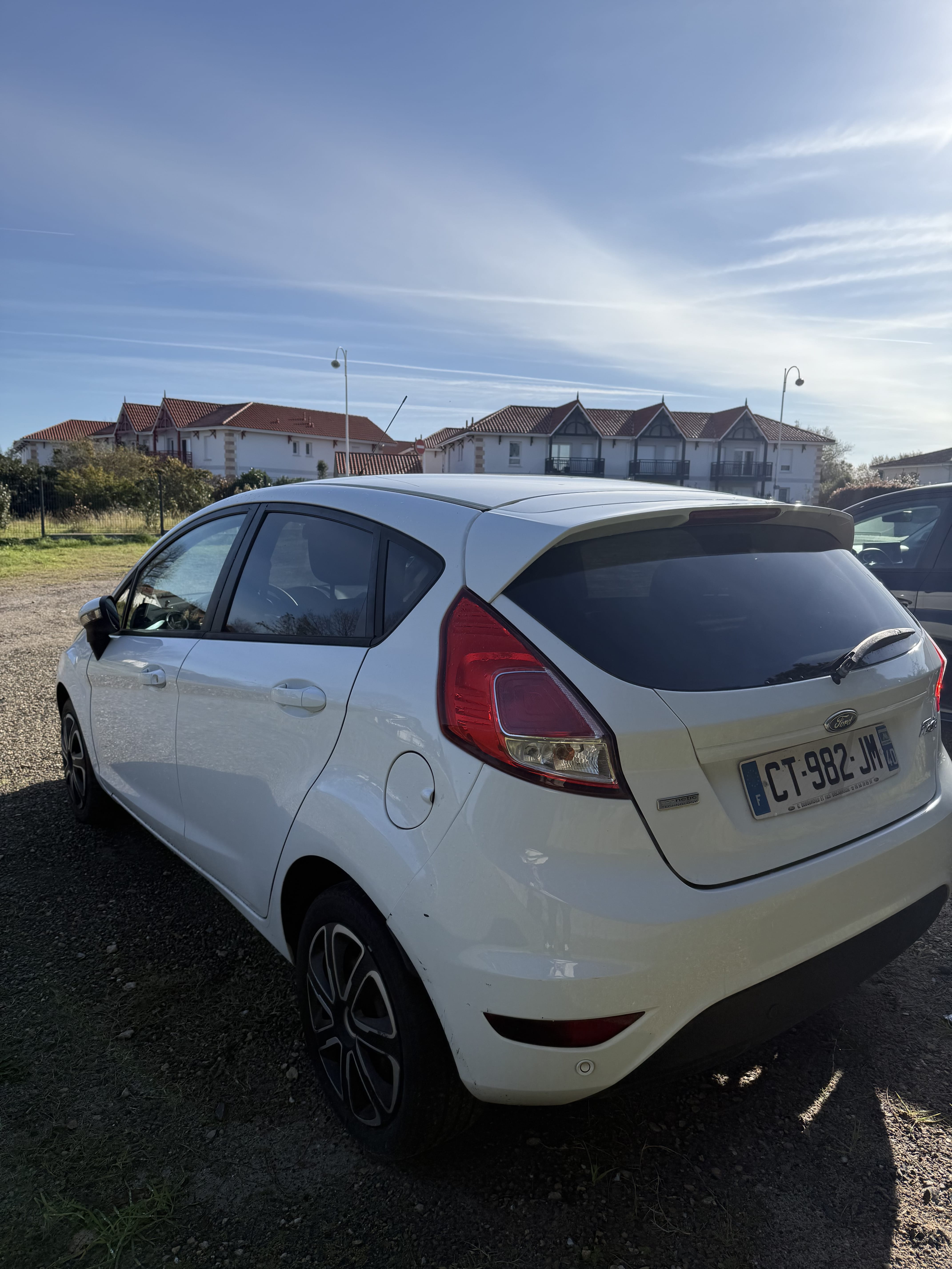 Ford Fiesta avec Climatisation
