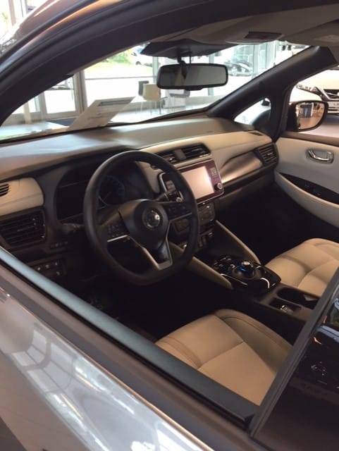 Nissan Leaf mit Navigationsgerät