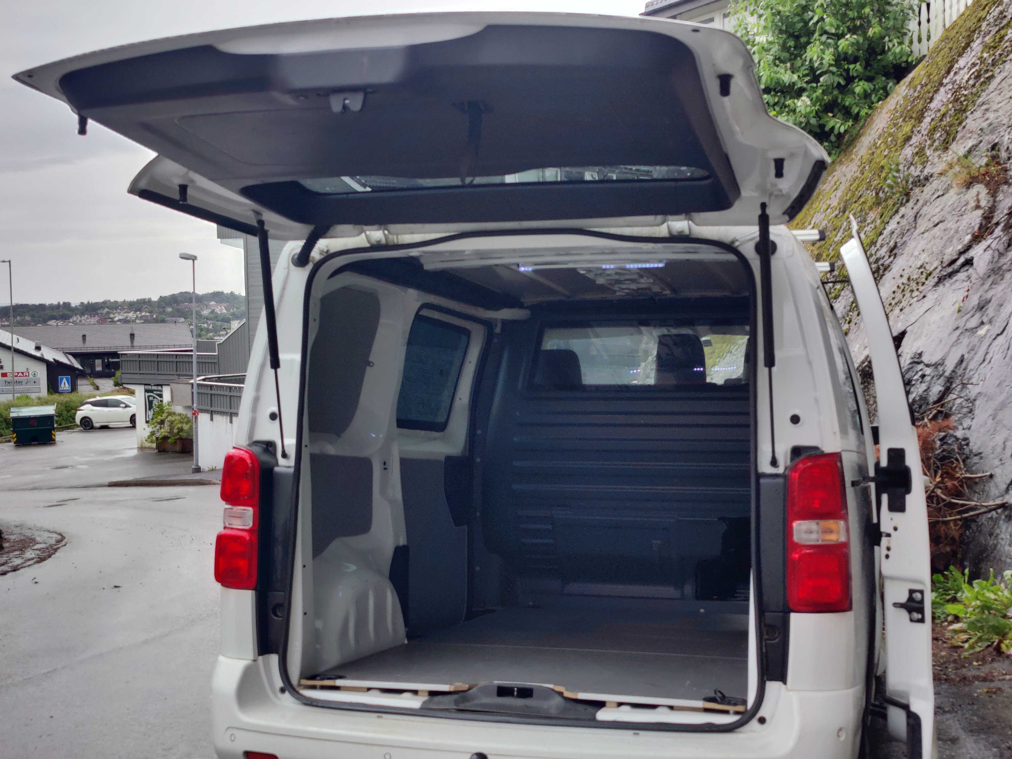Peugeot Expert 2.0 BlueHDi med Bilradio
