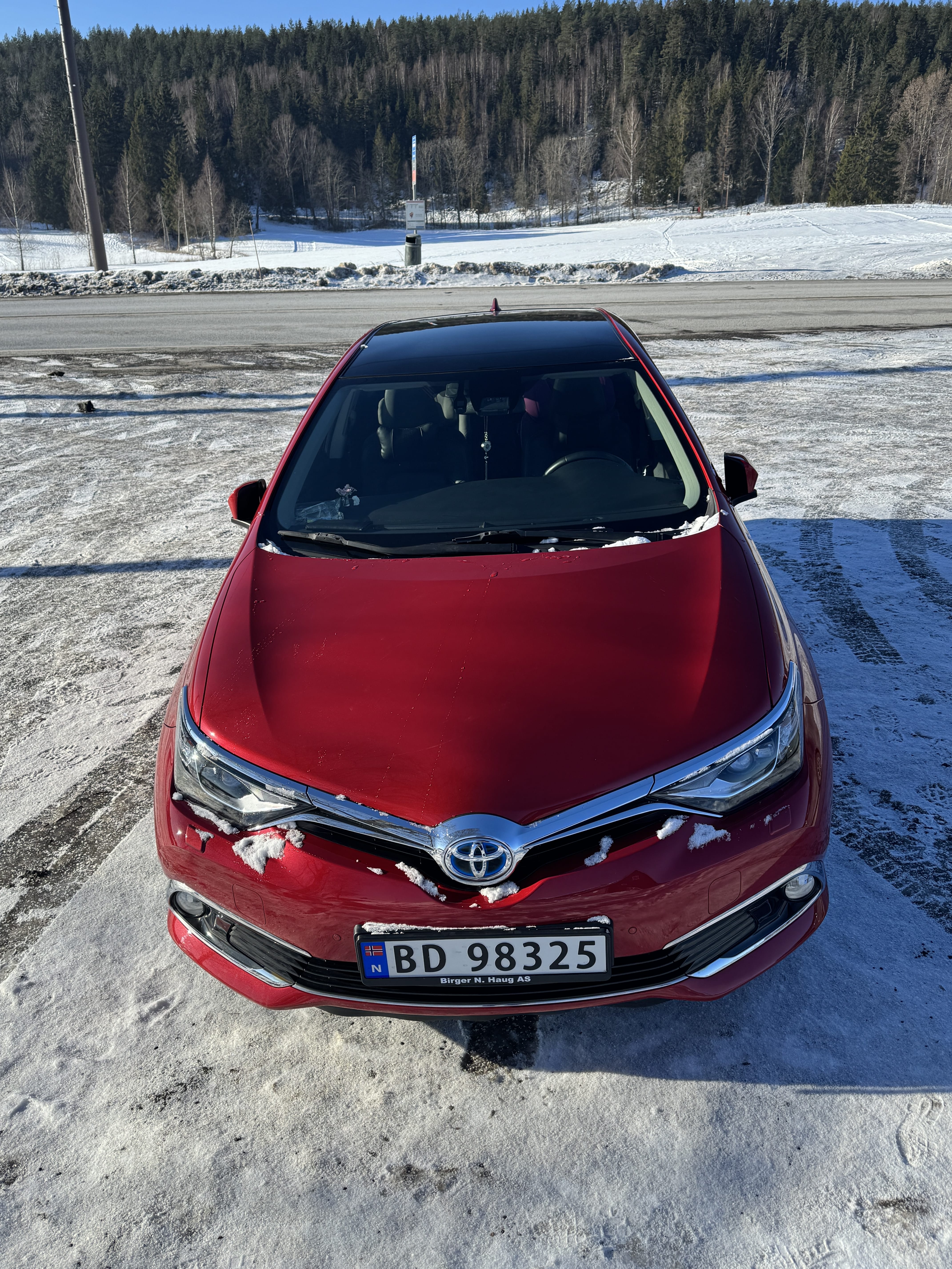 Toyota Auris 1.8 Hybrid with USB charging ports