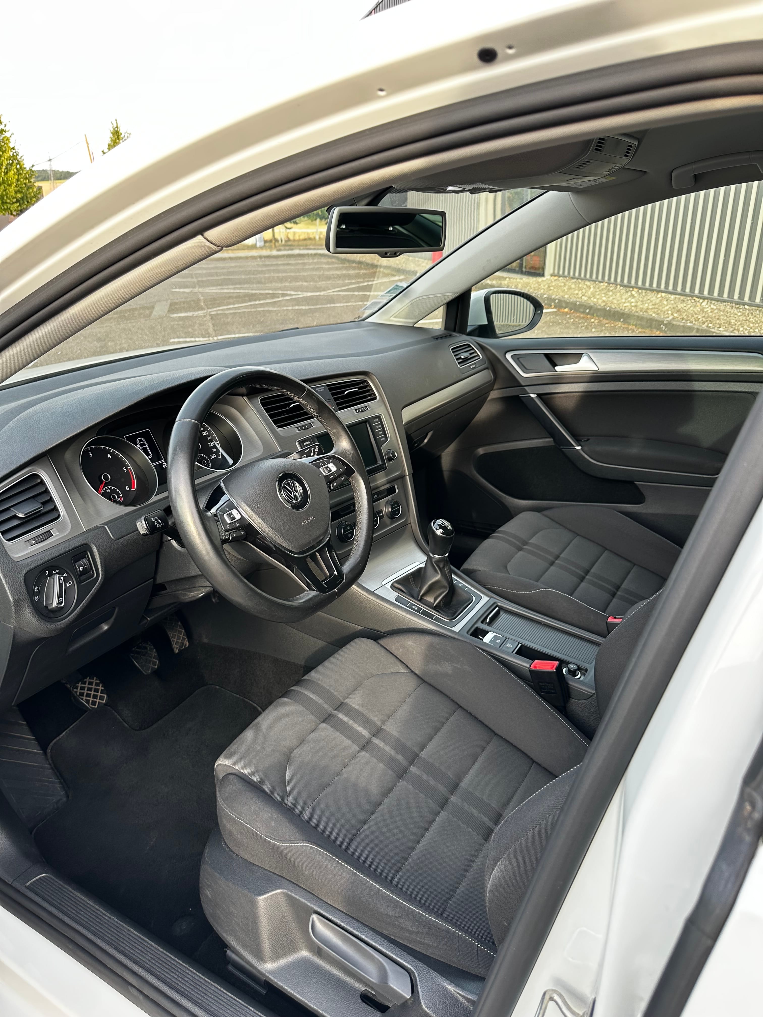 Volkswagen Golf avec Pneus neige