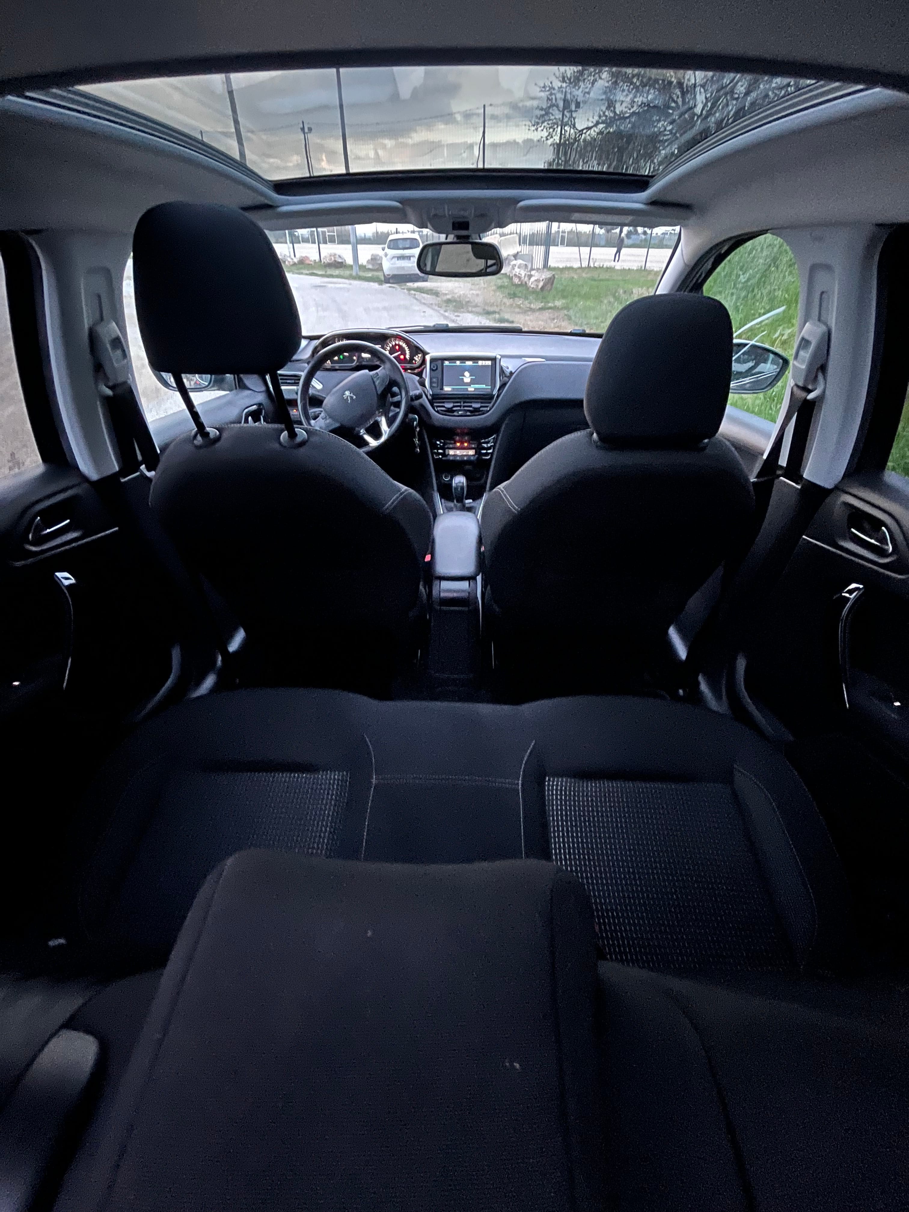 Peugeot 208 with GPS