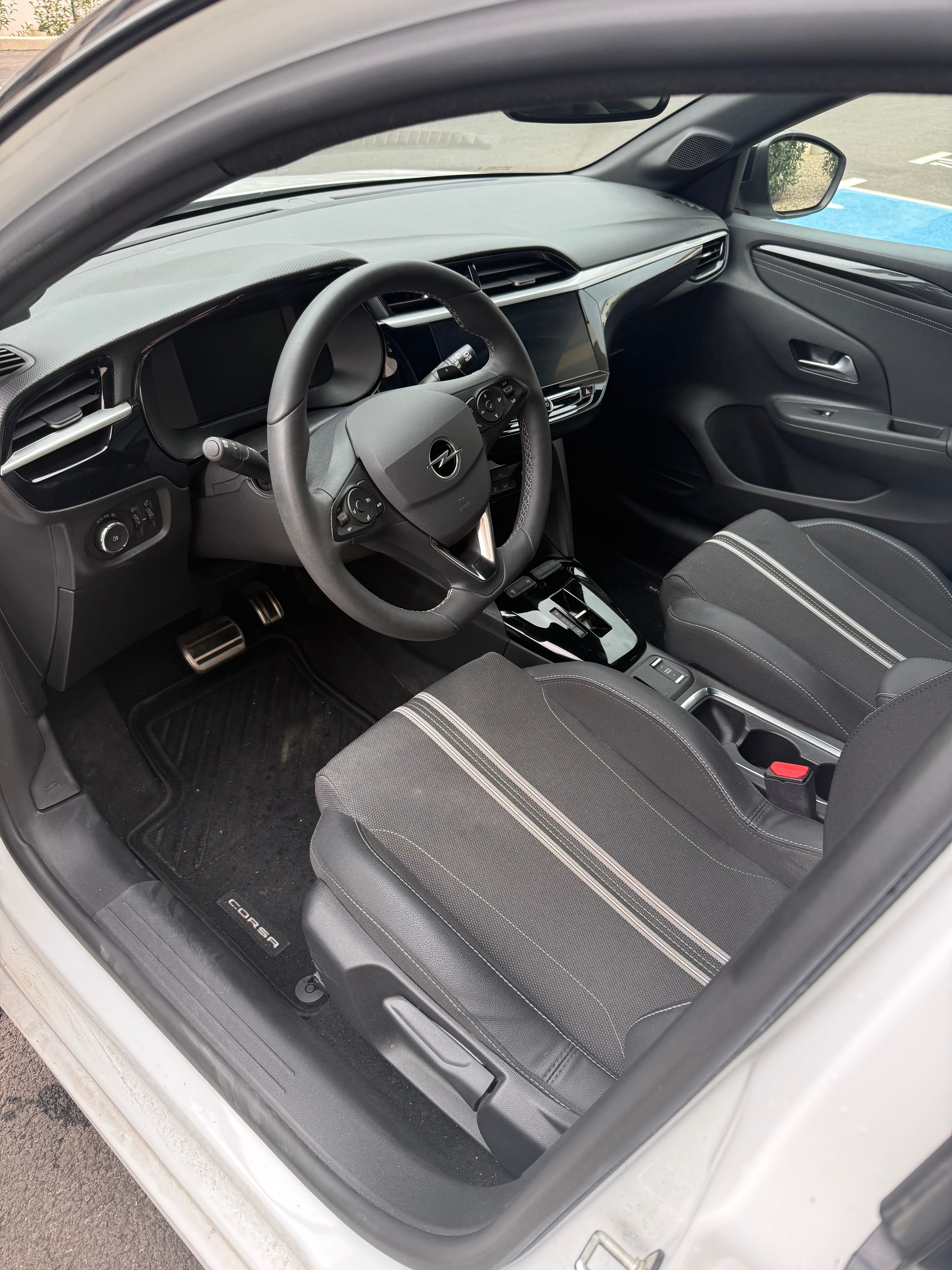 Opel Corsa avec Caméra de recul