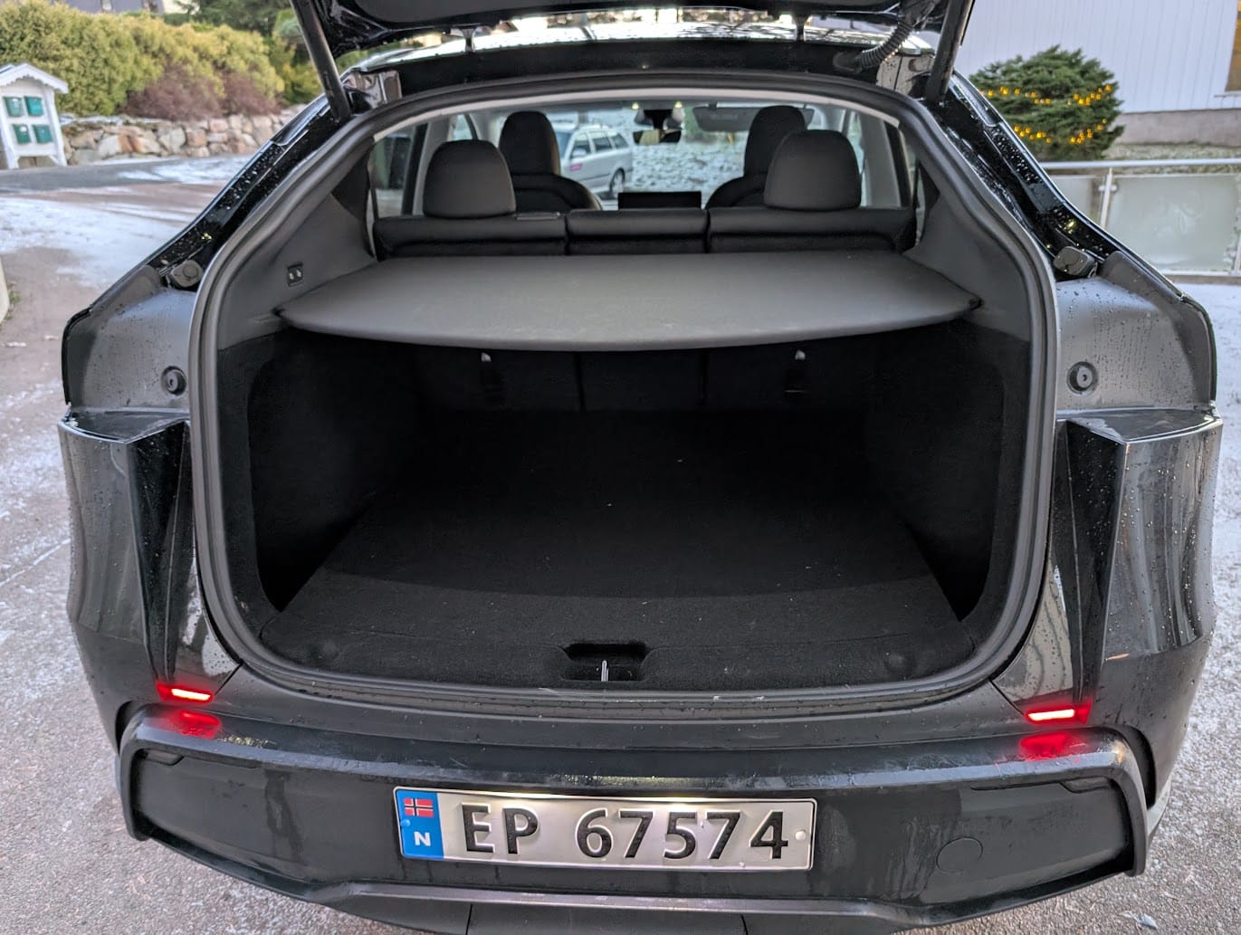 Tesla Model Y Long Range mit Bluetooth-Audio